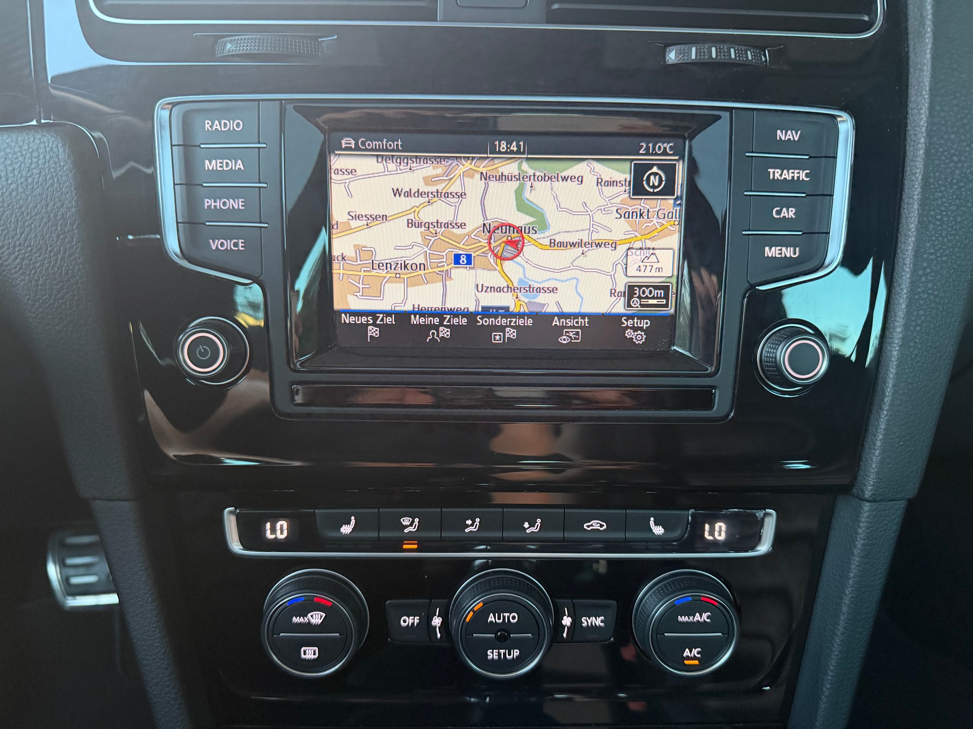 VW Golf 2.0 TSI R 4Motion DSG-image-11