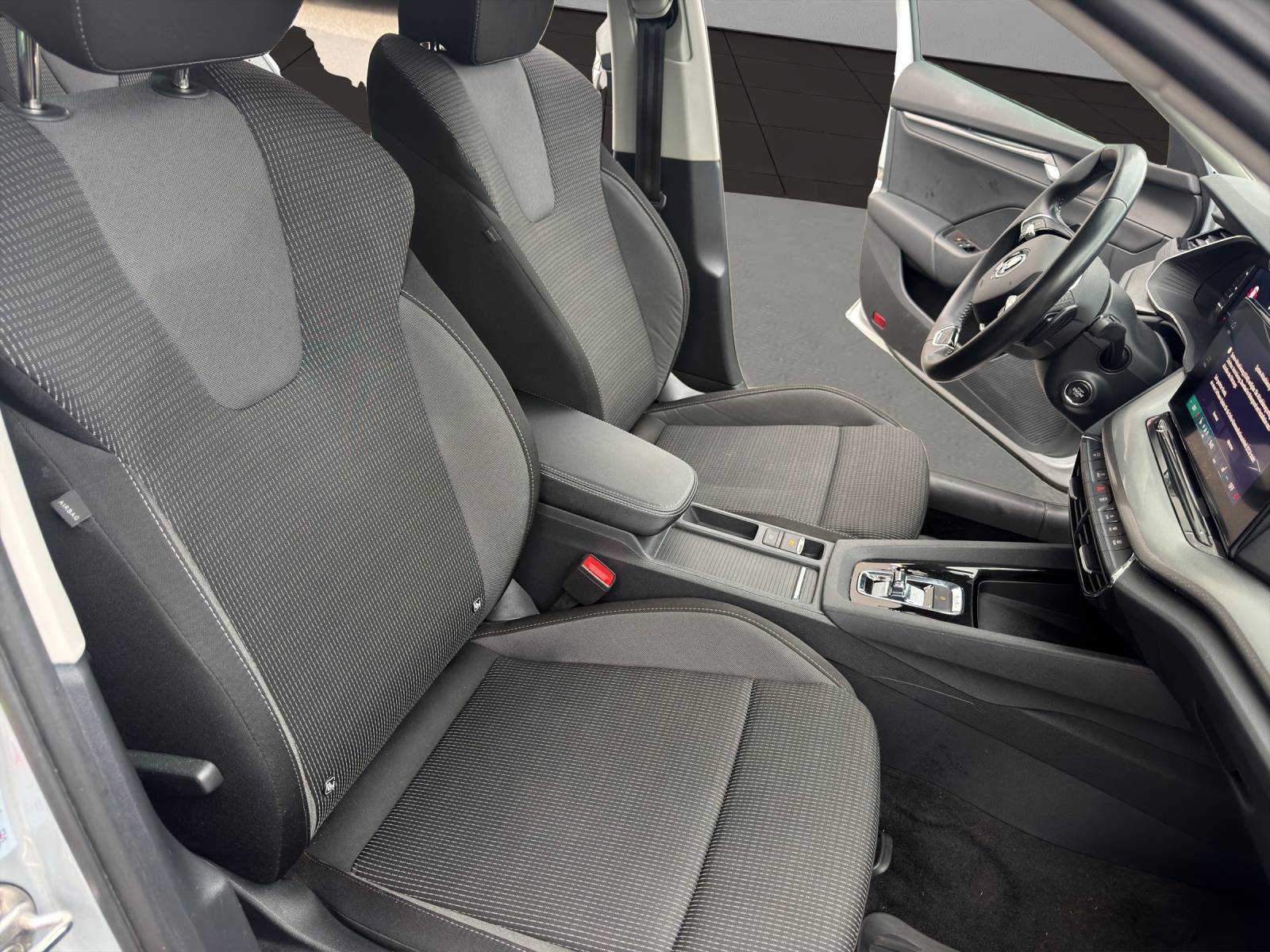 SKODA Octavia Combi 2.0 TDI DSG Ambition 4x4-image-16