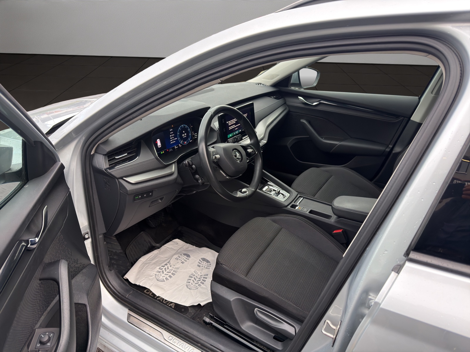 SKODA Octavia Combi 2.0 TDI DSG Ambition 4x4-image-11