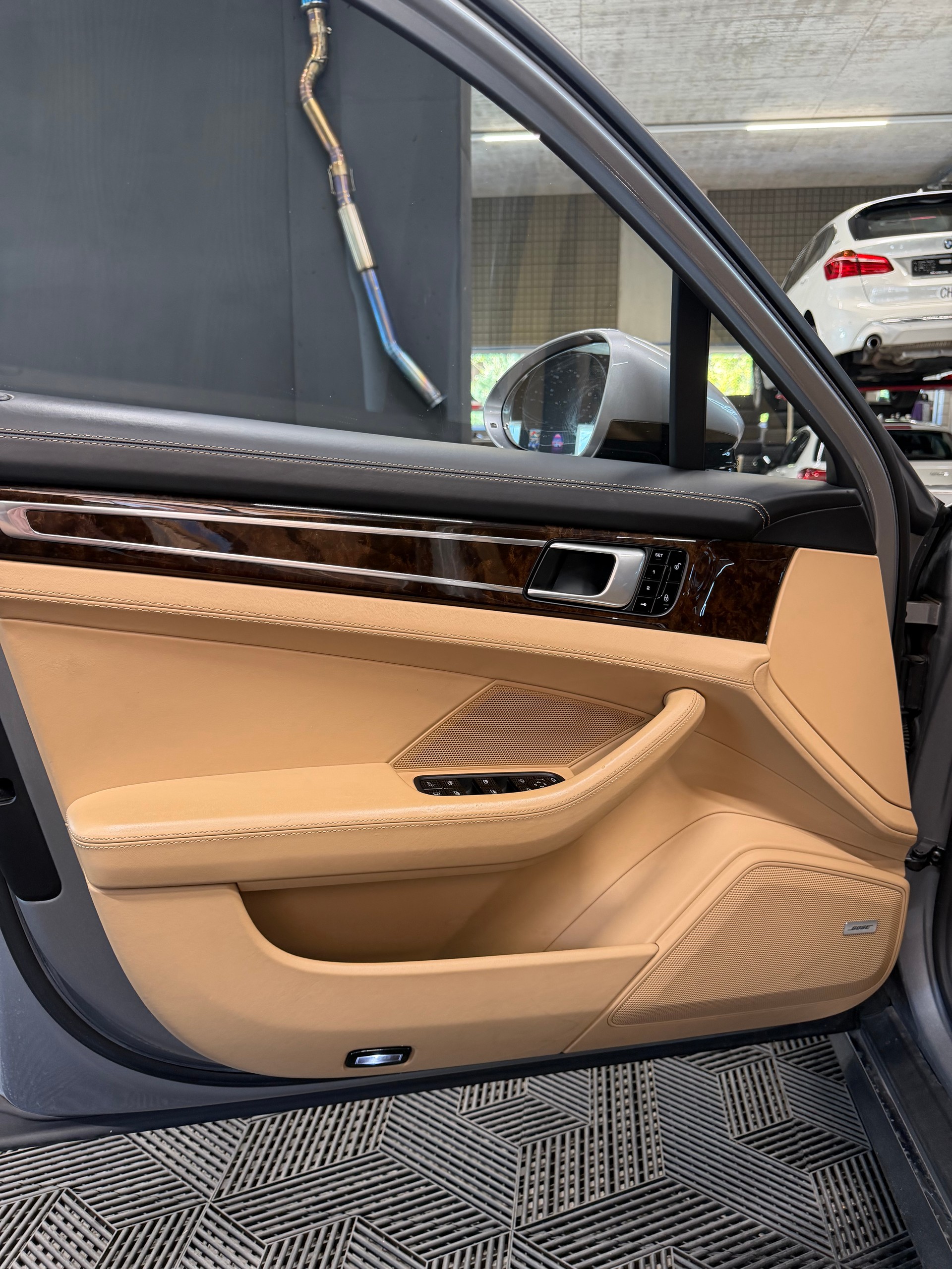 PORSCHE Panamera 4 E-Hybrid Executive PDK-image-18
