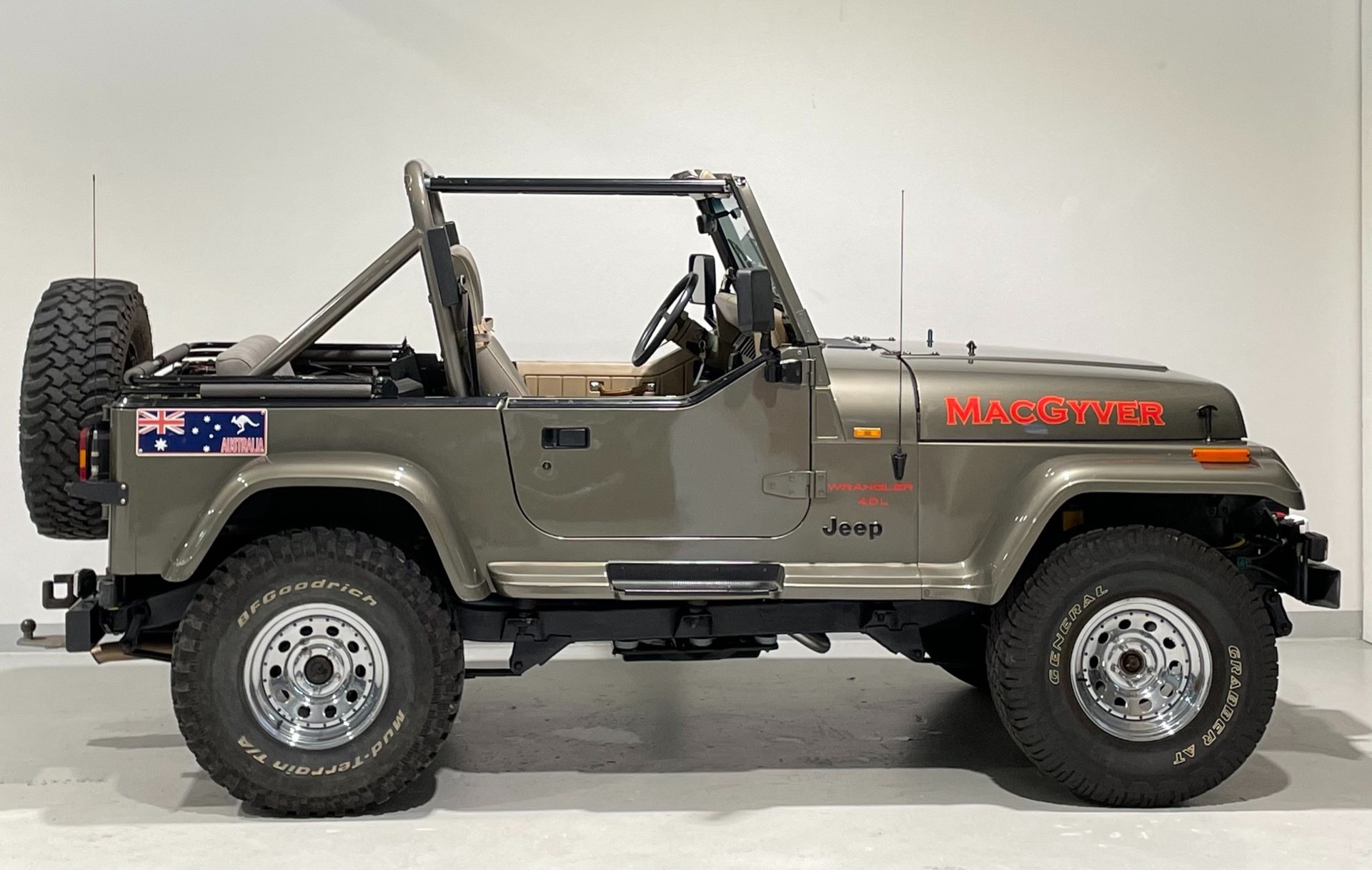JEEP Wrangler 4.0 Sahara-image-2