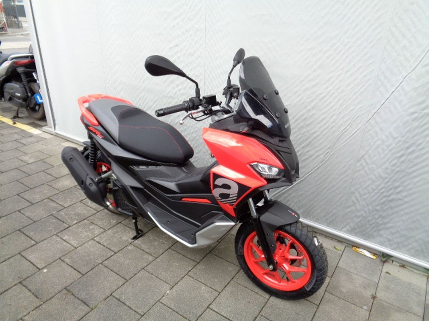 APRILIA SR GT 125 SPORT-image-2