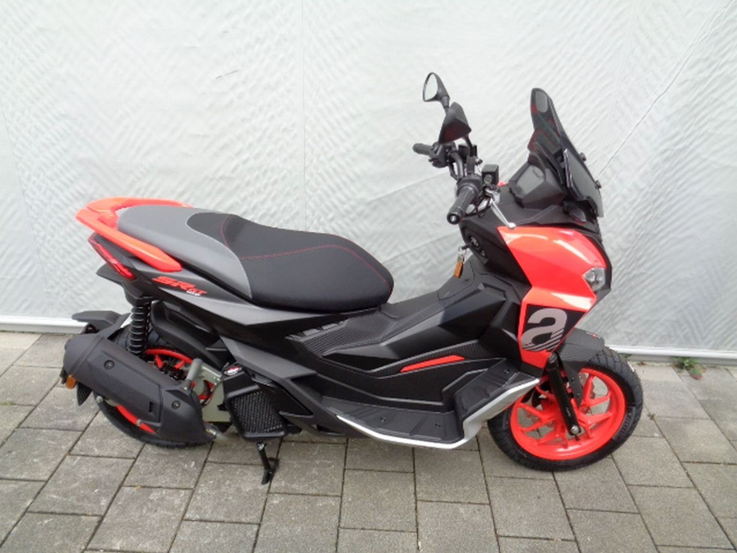 APRILIA SR GT 125 SPORT