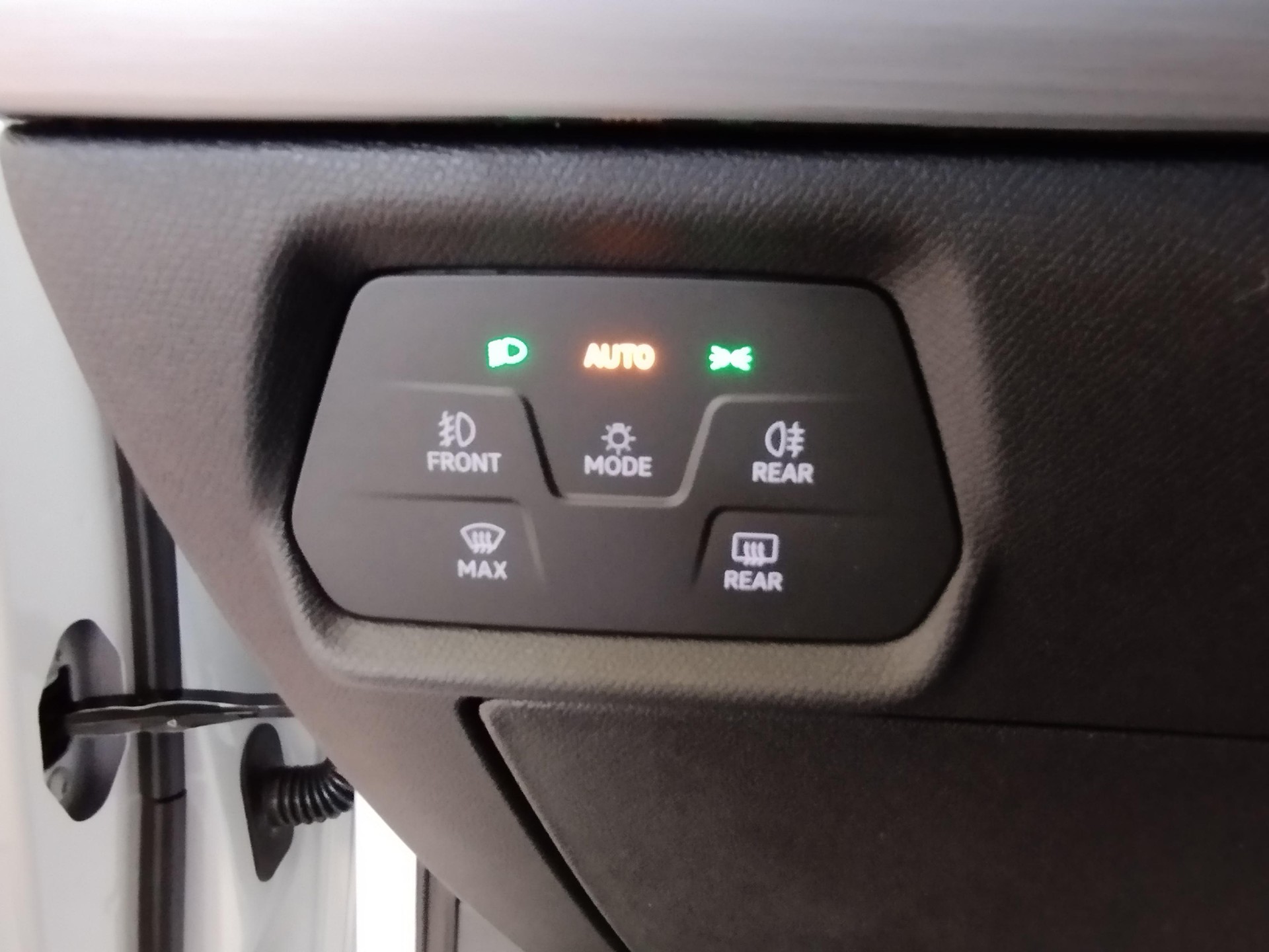 SEAT Leon ST 1.5 eTSI mHEV DSG Move FR-image-17