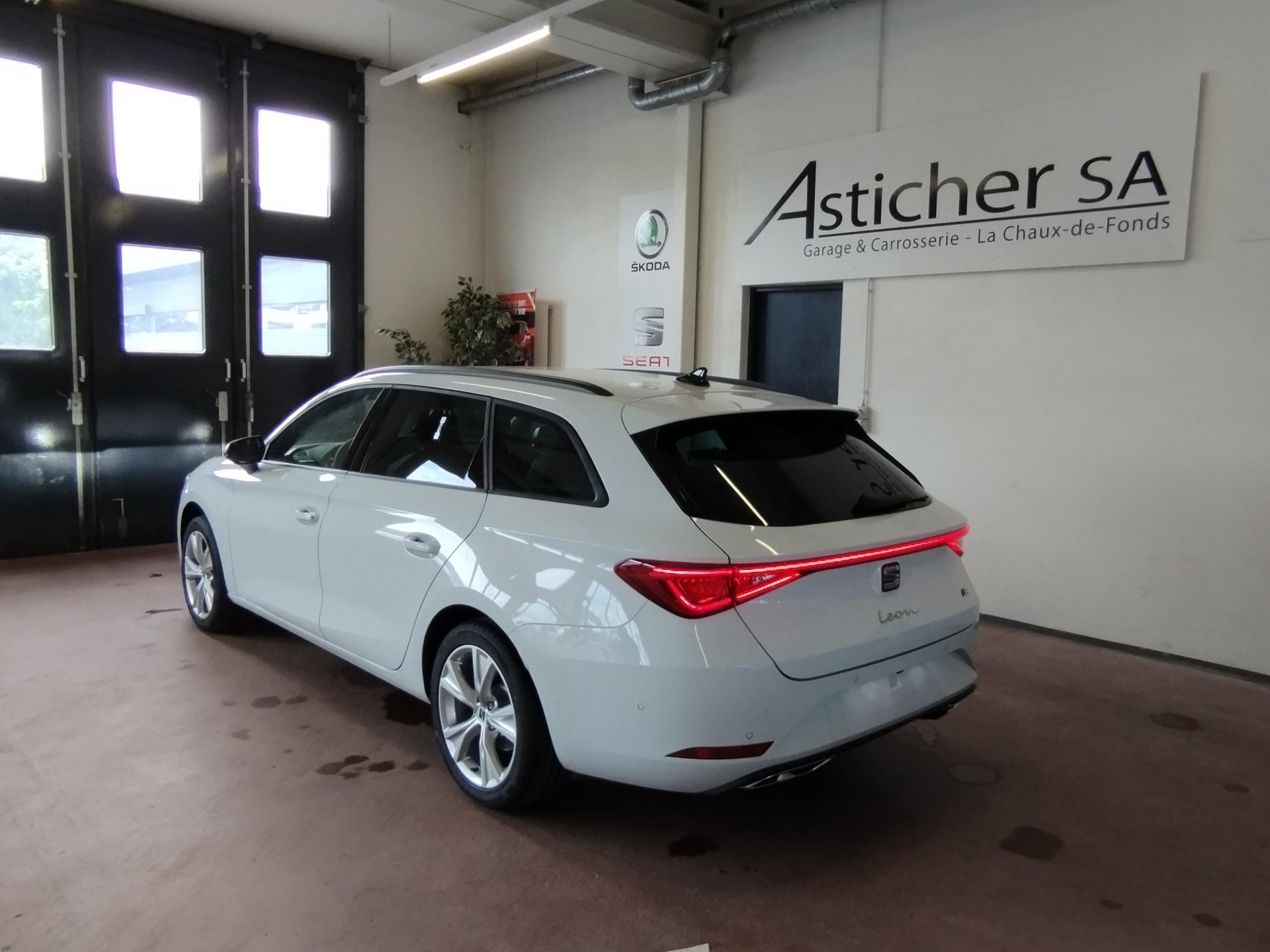 SEAT Leon ST 1.5 eTSI mHEV DSG Move FR-image-4