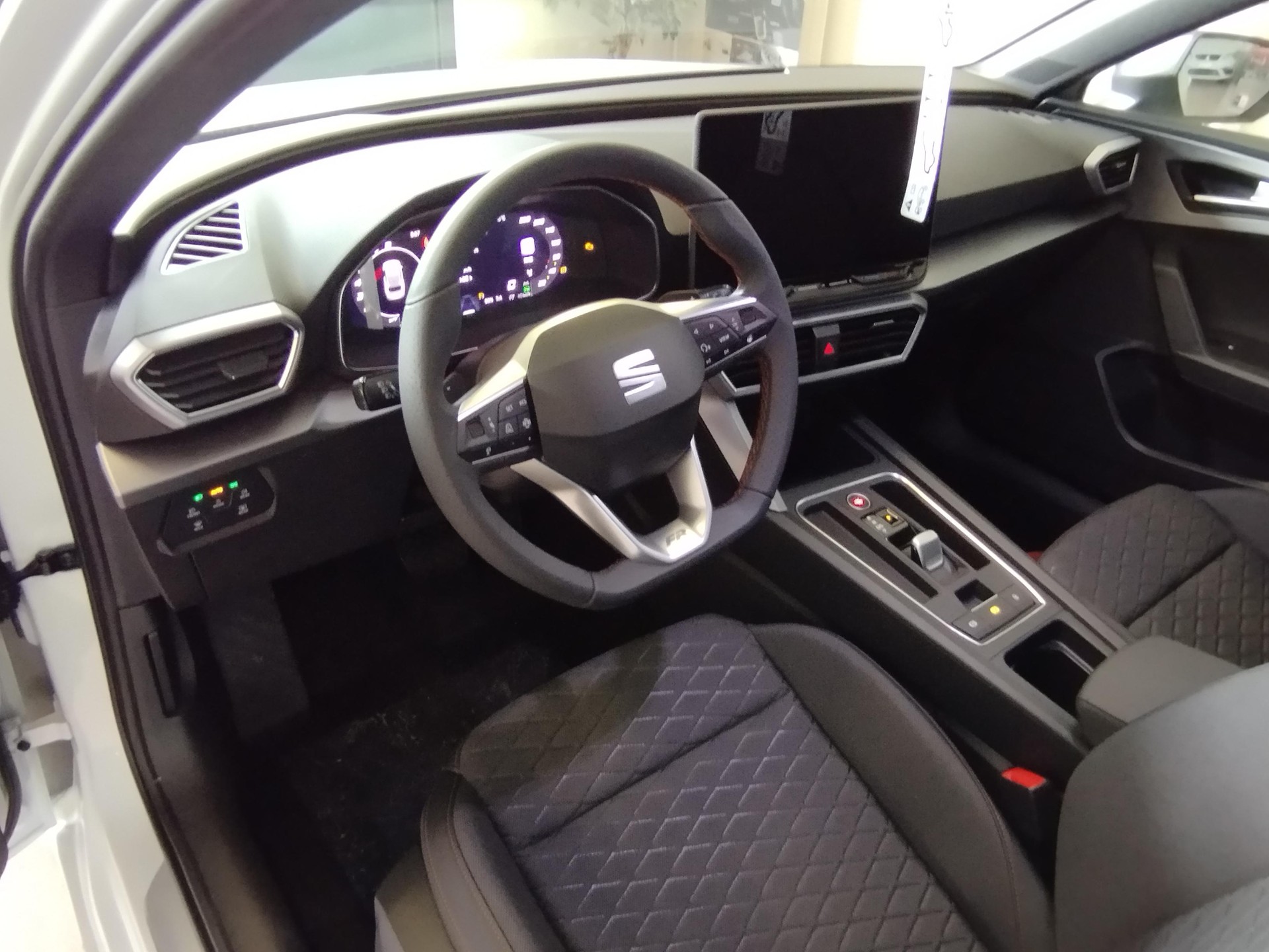 SEAT Leon ST 1.5 eTSI mHEV DSG Move FR-image-8