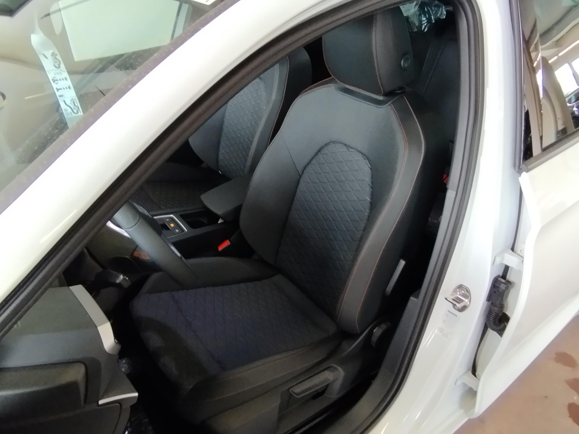 SEAT Leon ST 1.5 eTSI mHEV DSG Move FR-image-9