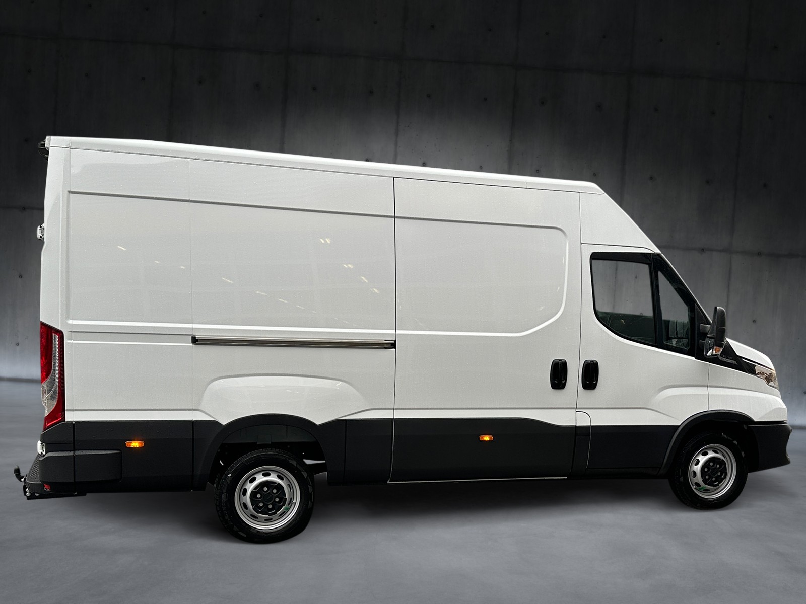 IVECO 35 S 16 A8 V-showroom-element-2