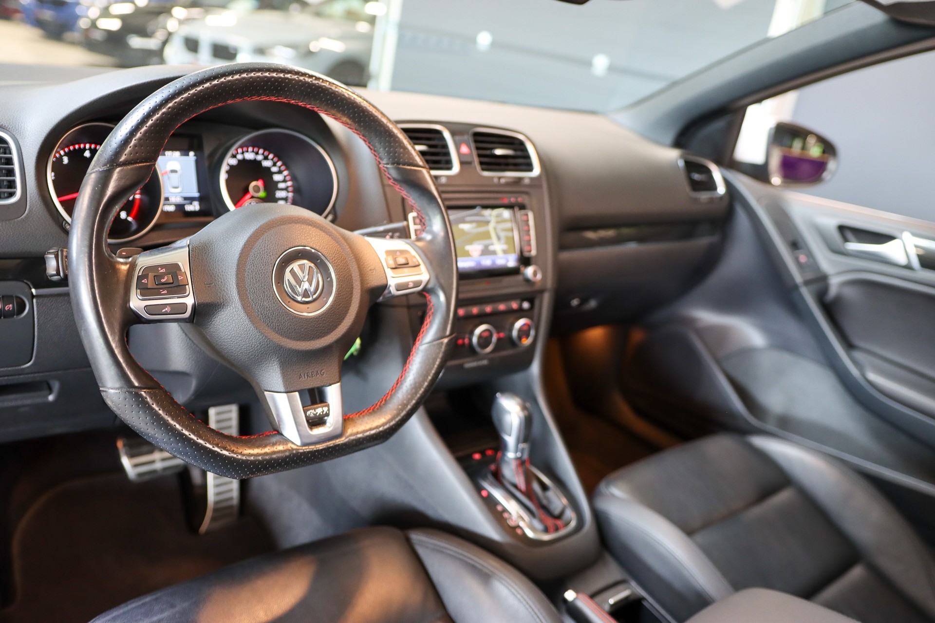VW Golf Cabrio 2.0 TSI GTI DSG-image-14