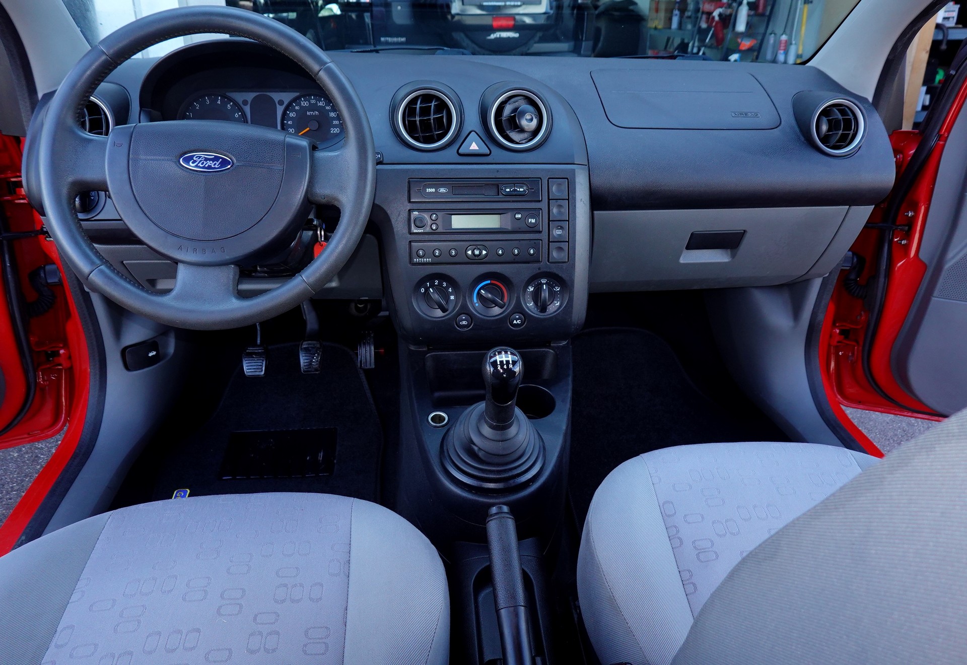 FORD Fiesta 1.4 limitée à 30km/h-image-7