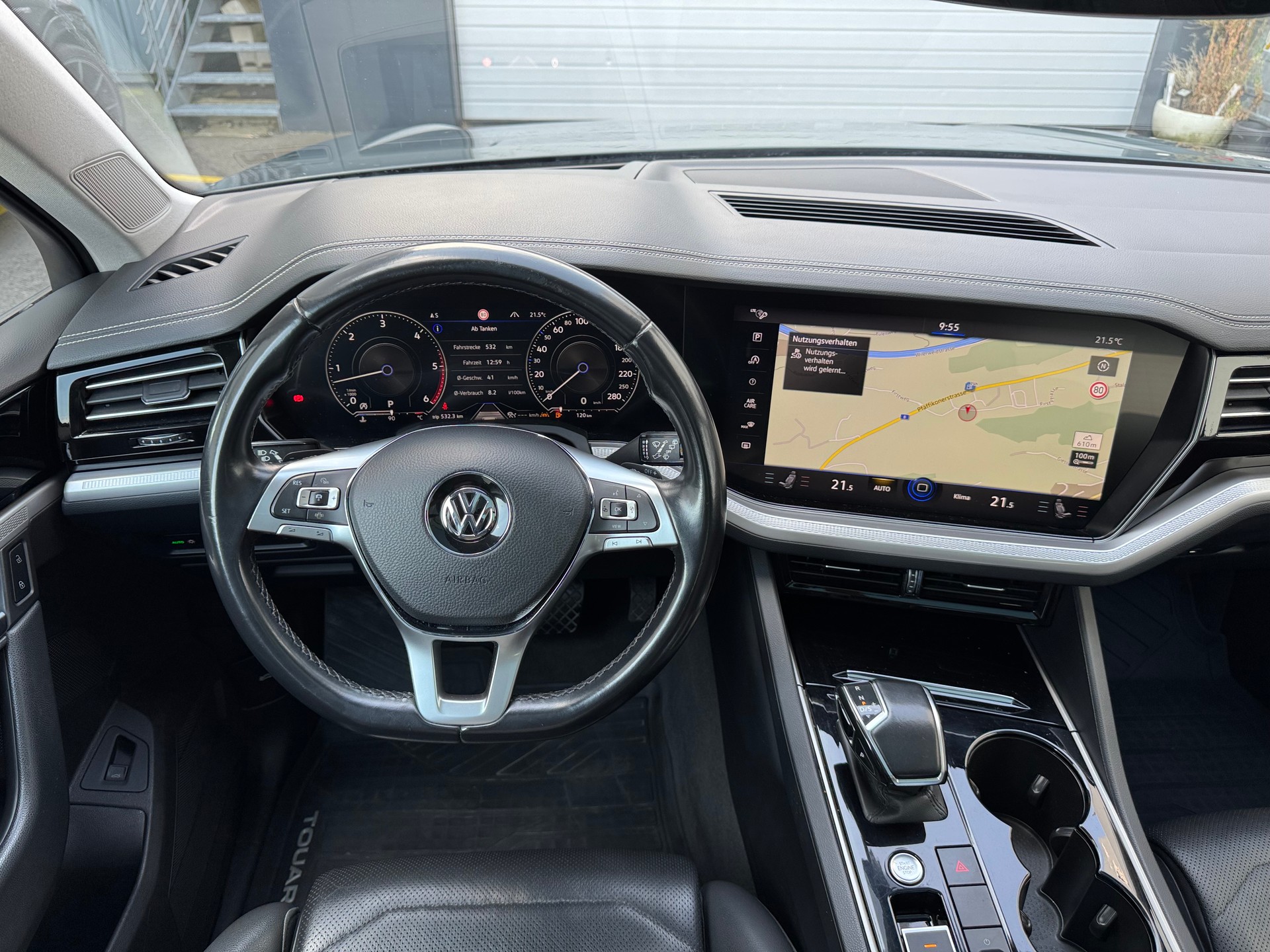 VW Touareg 3.0 TDI Elegance Tiptronic-image-5