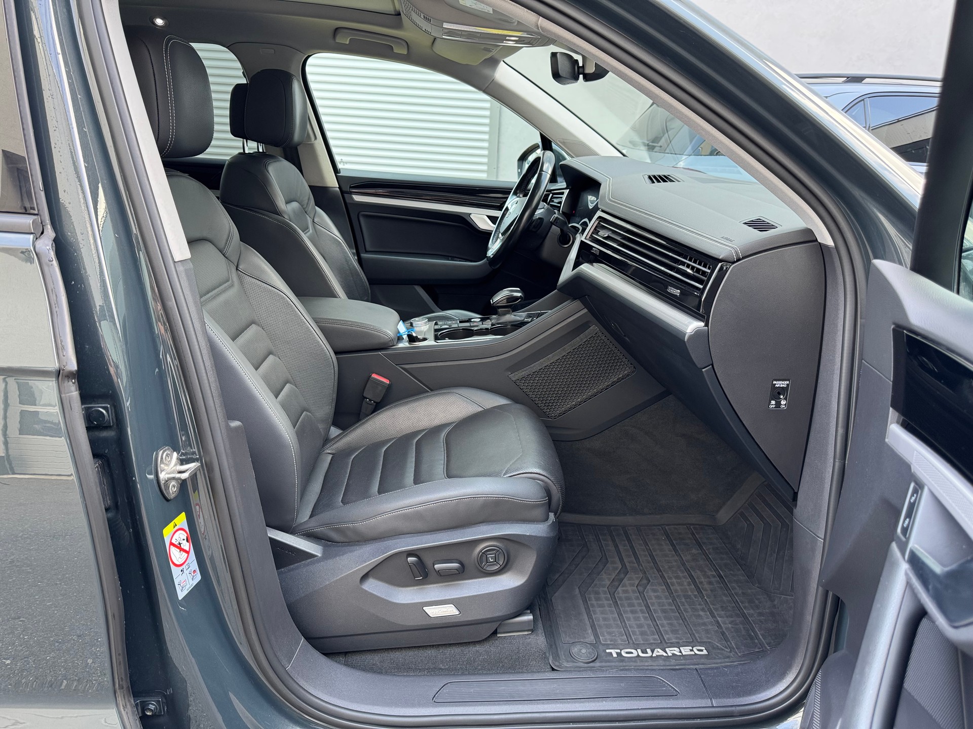 VW Touareg 3.0 TDI Elegance Tiptronic-image-9
