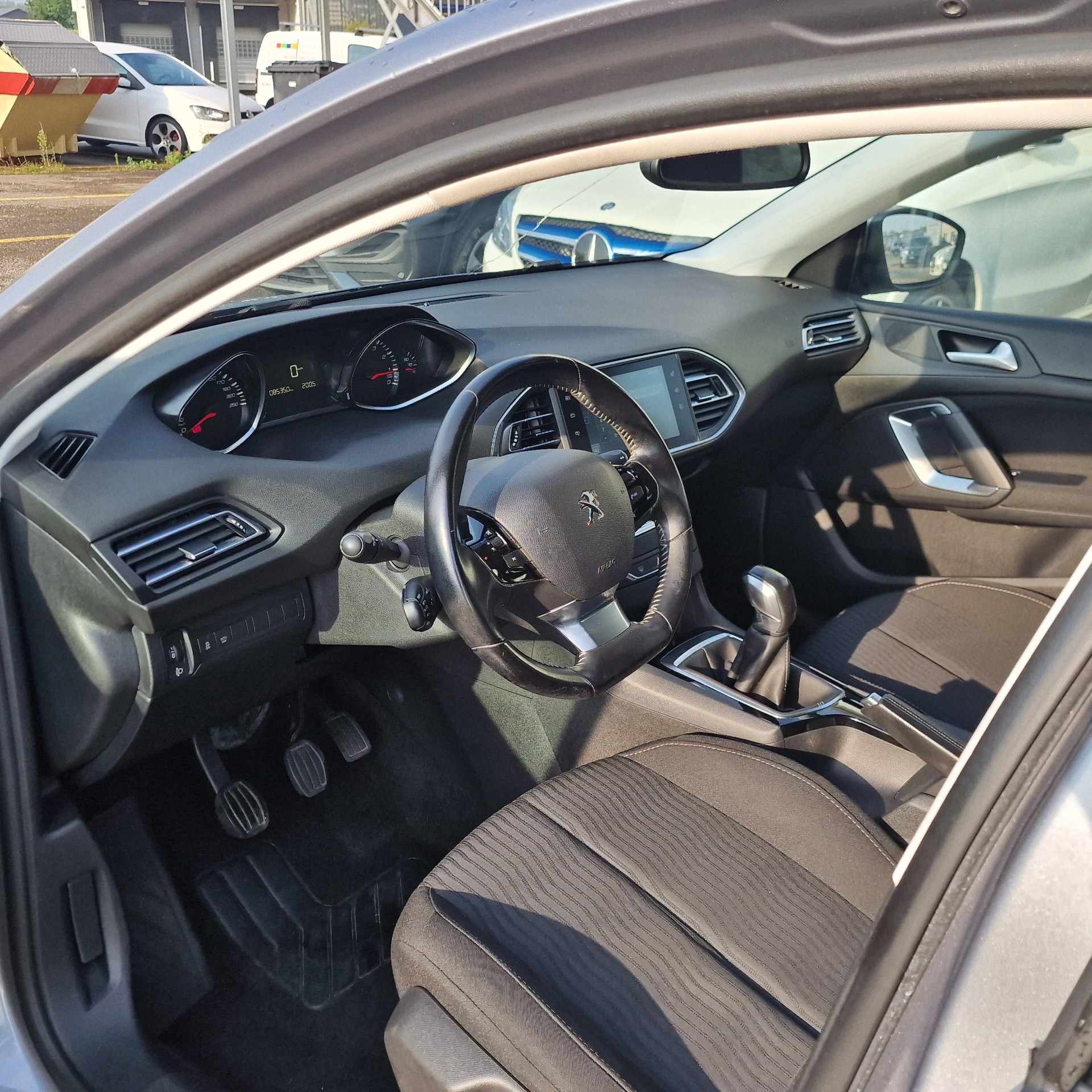 PEUGEOT 308 1.2 THP Active-image-9