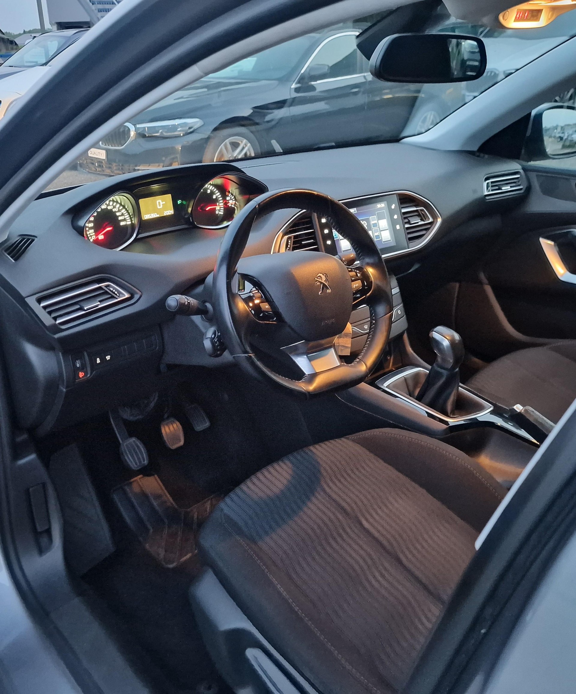 PEUGEOT 308 1.2 THP Active-image-15