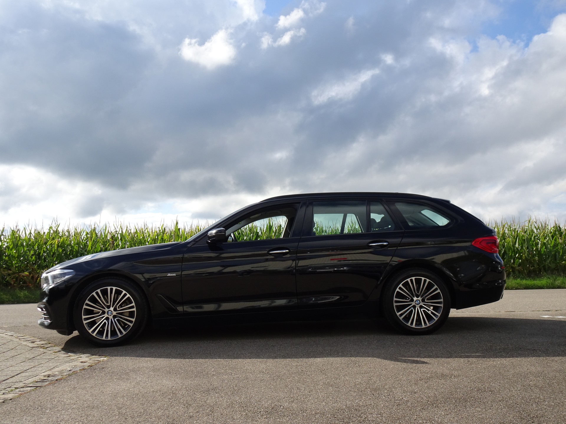 BMW 530d Touring Sport Line Steptronic-image-1