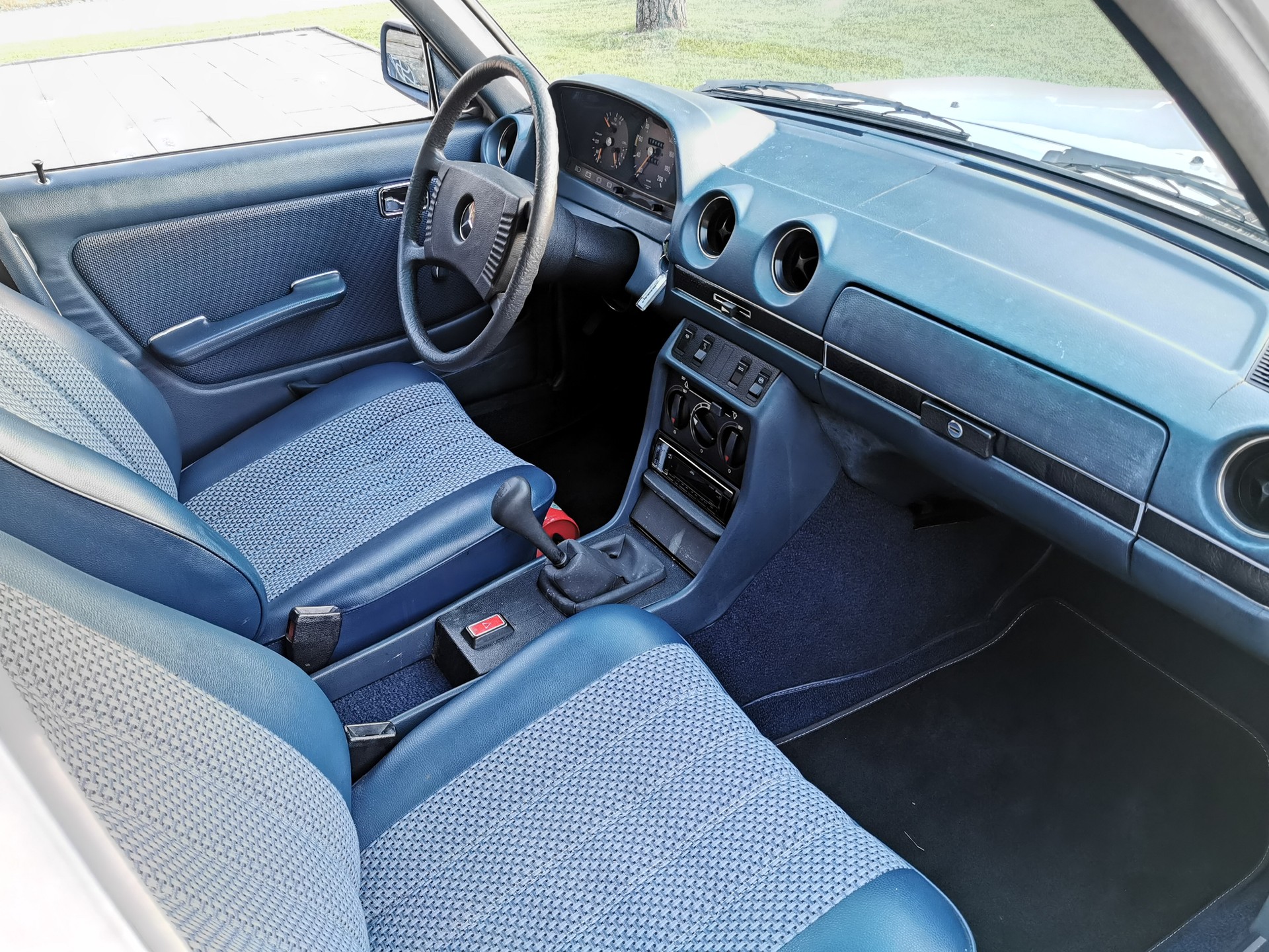 MERCEDES-BENZ W123-image-10