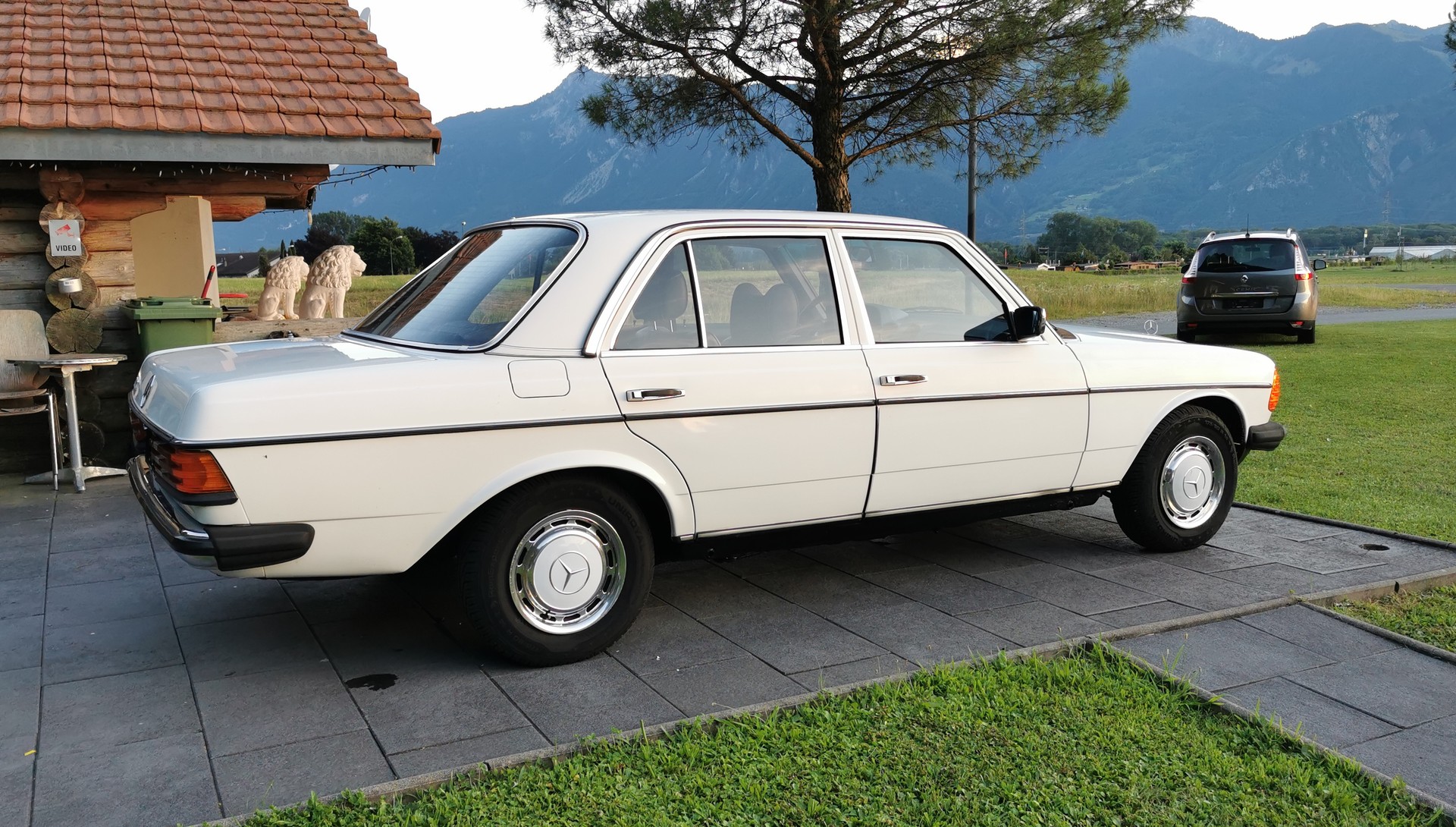 MERCEDES-BENZ W123-image-4