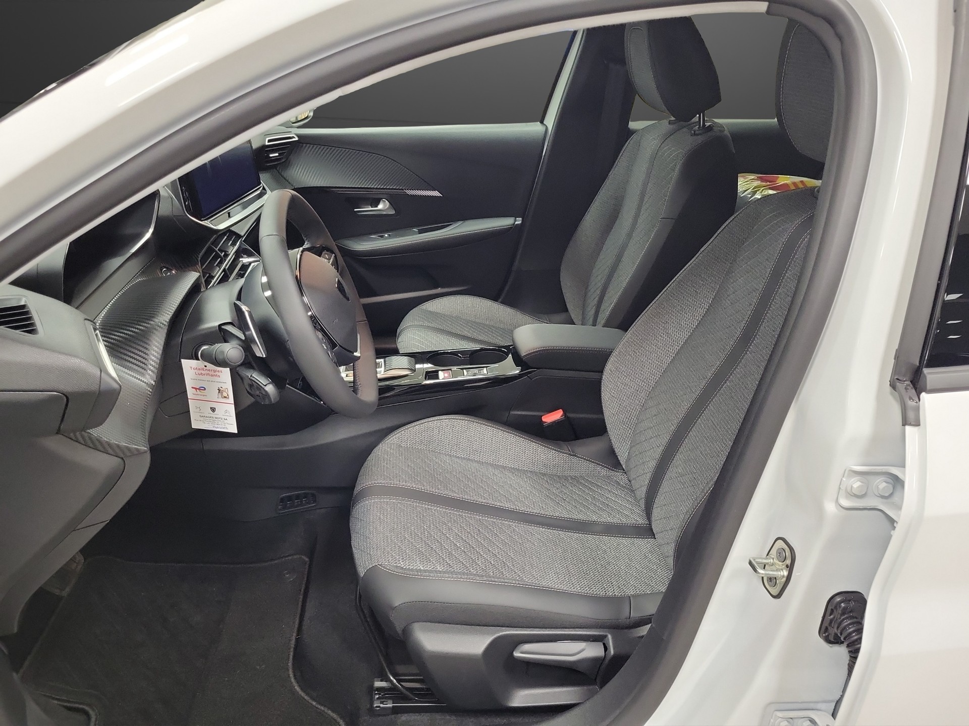 PEUGEOT 208 1.2 208 R-image-4