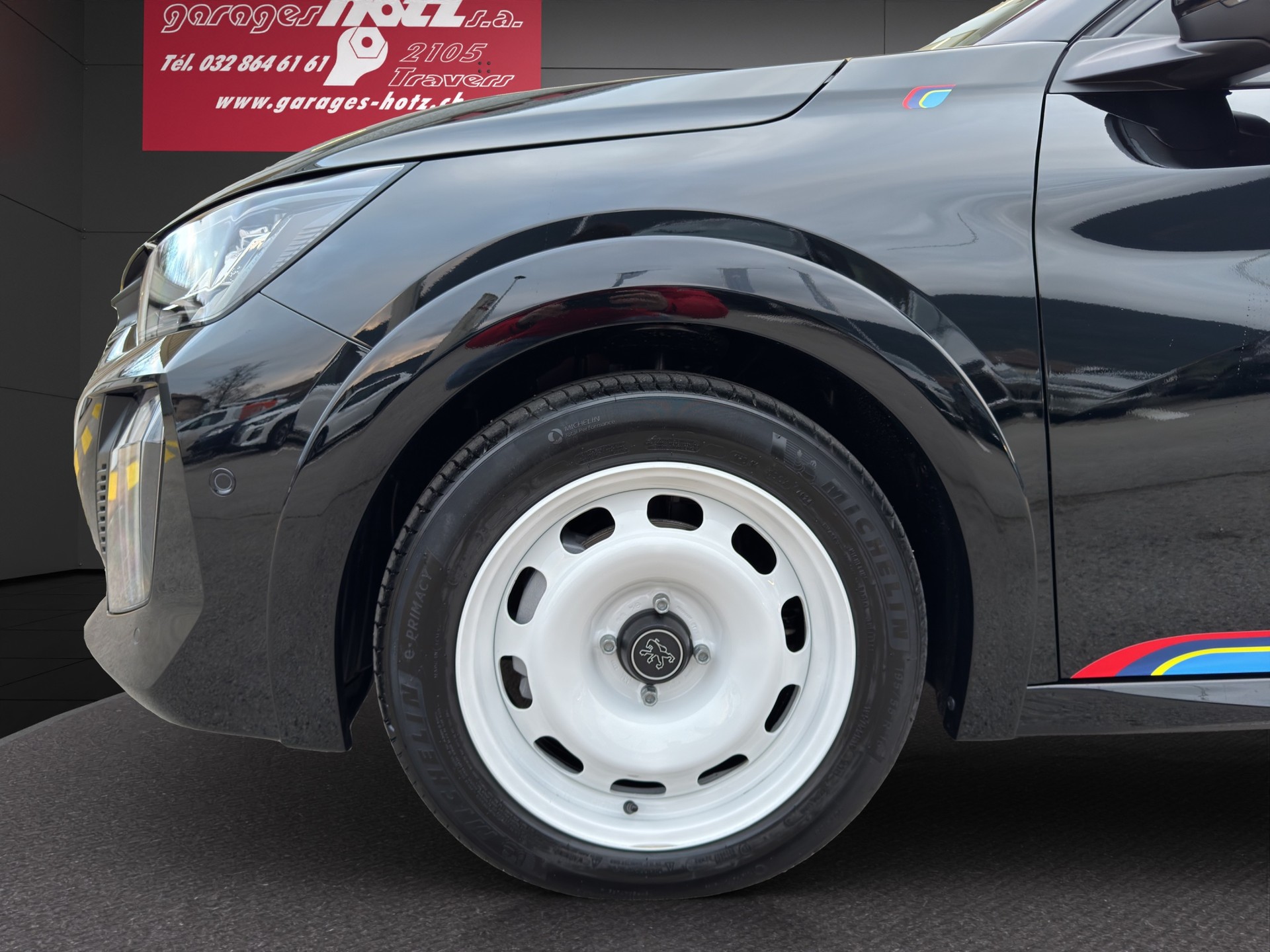 PEUGEOT 208 1.2 208 R-showroom-element-3