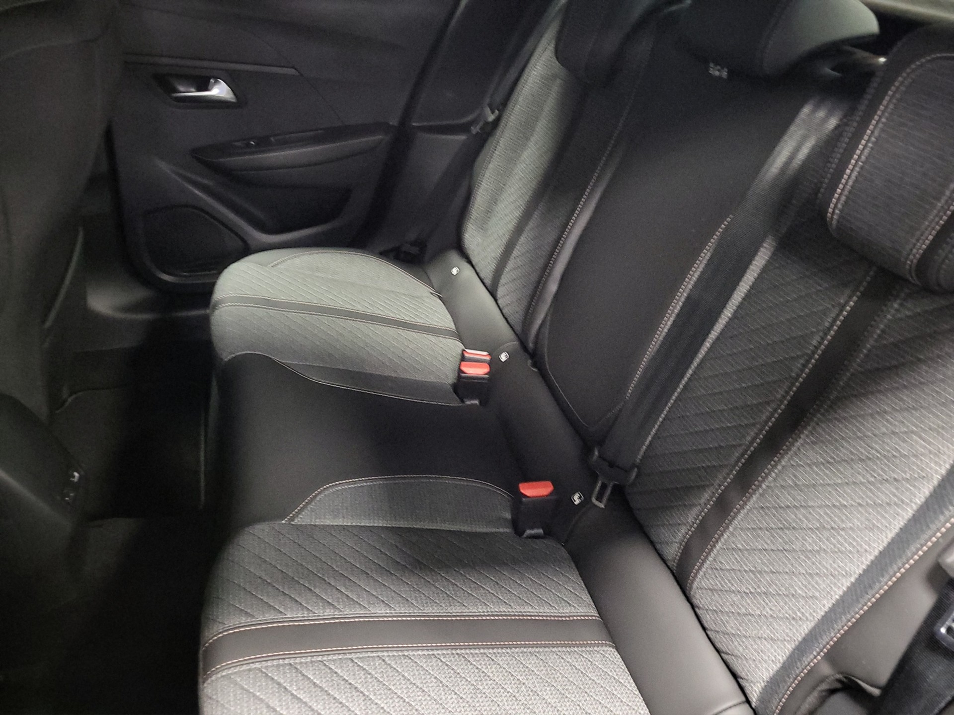 PEUGEOT 208 1.2 208 R-image-5