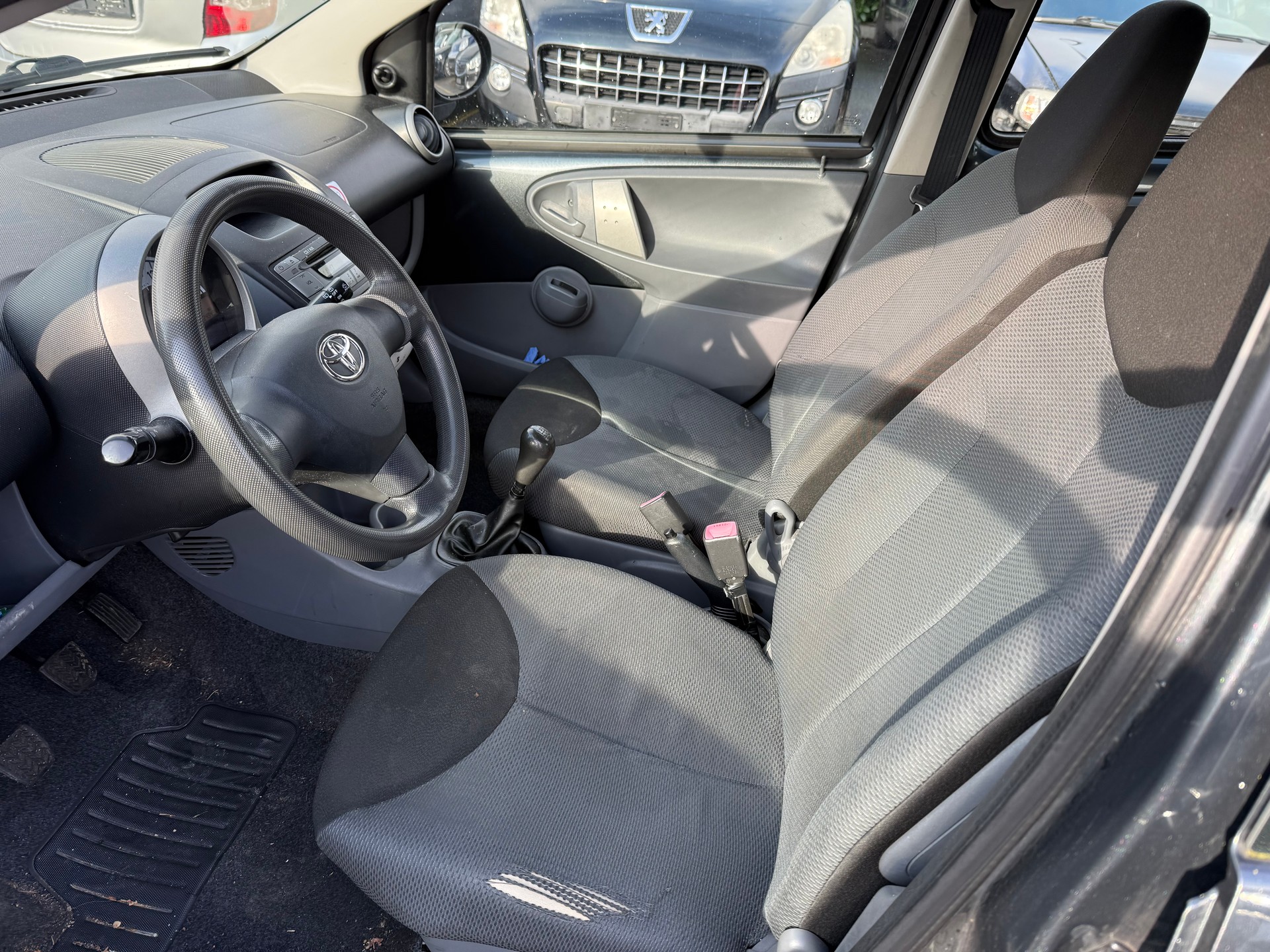 TOYOTA Aygo 1.0 Linea Sol-image-6