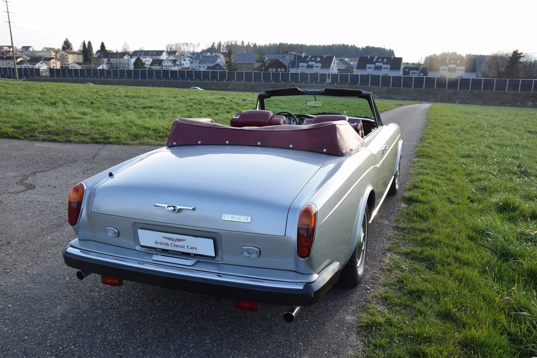 ROLLS-ROYCE Corniche Cabriolet-image-10