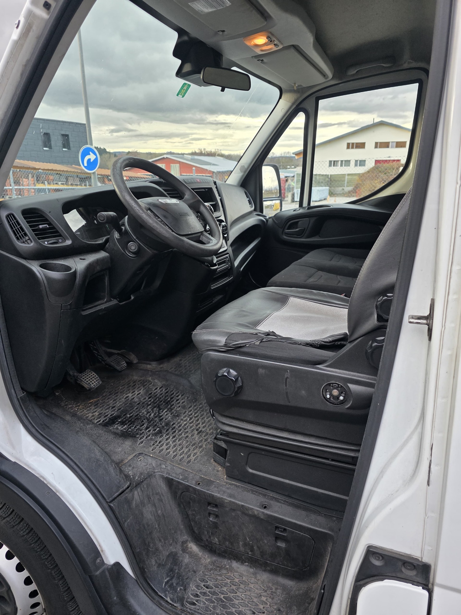 IVECO 35S17 3.0 Diesel Euro5 Caisse déménagement-image-7