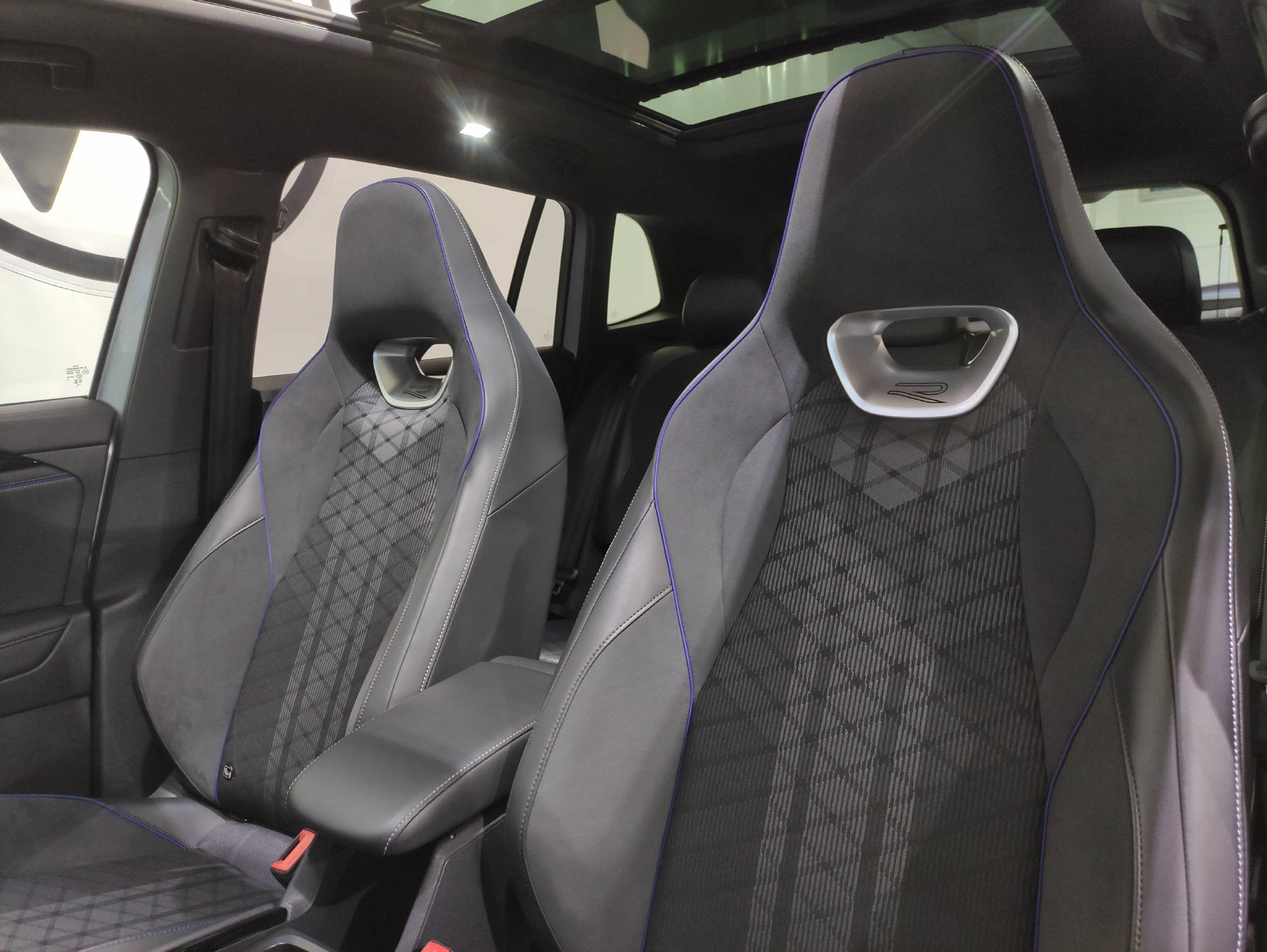 VW Tiguan 2.0 TSI R-Line Black-Style DSG 4motion-image-4
