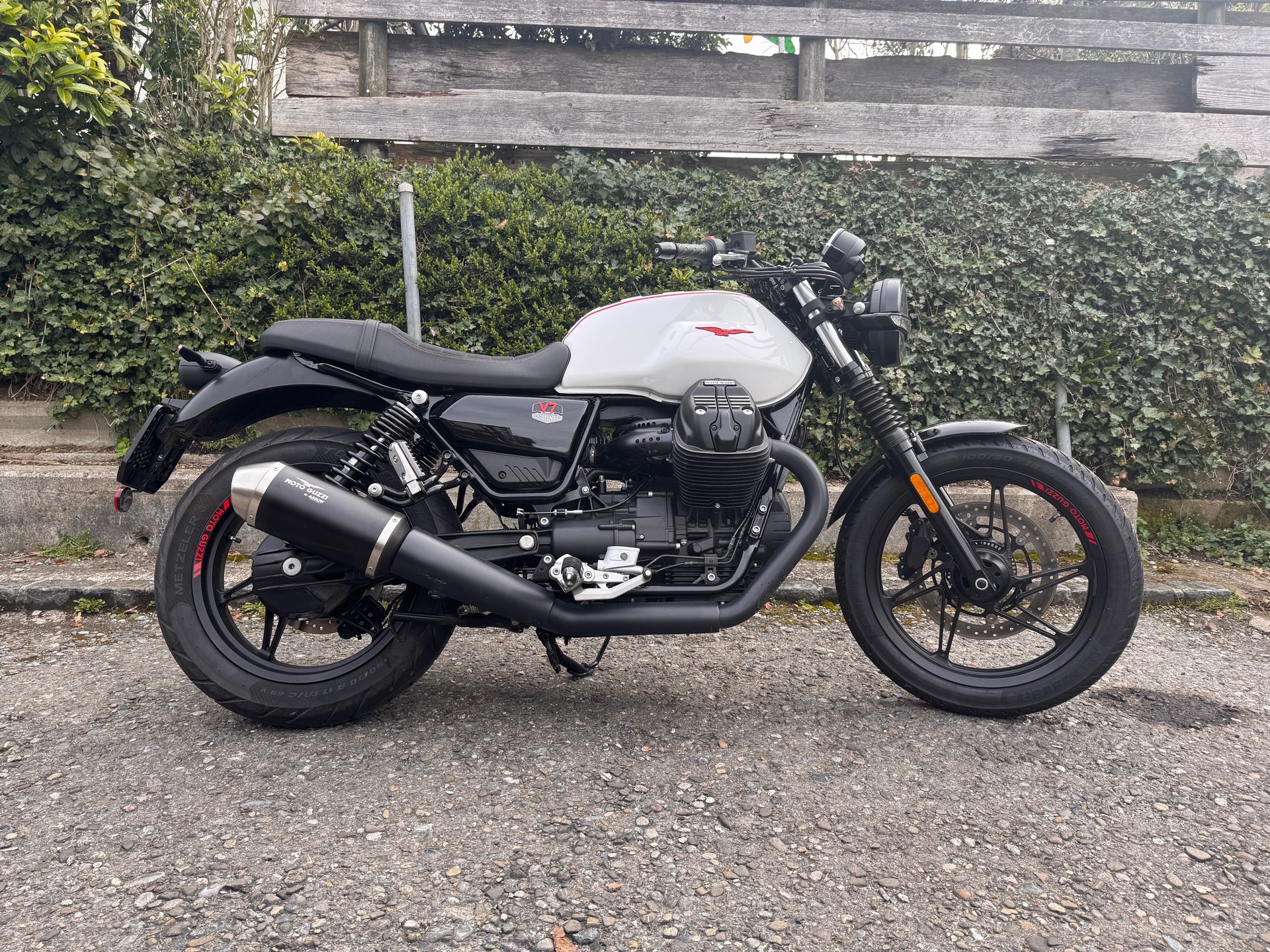 MOTO GUZZI V7 IV 850 Stone-image-3