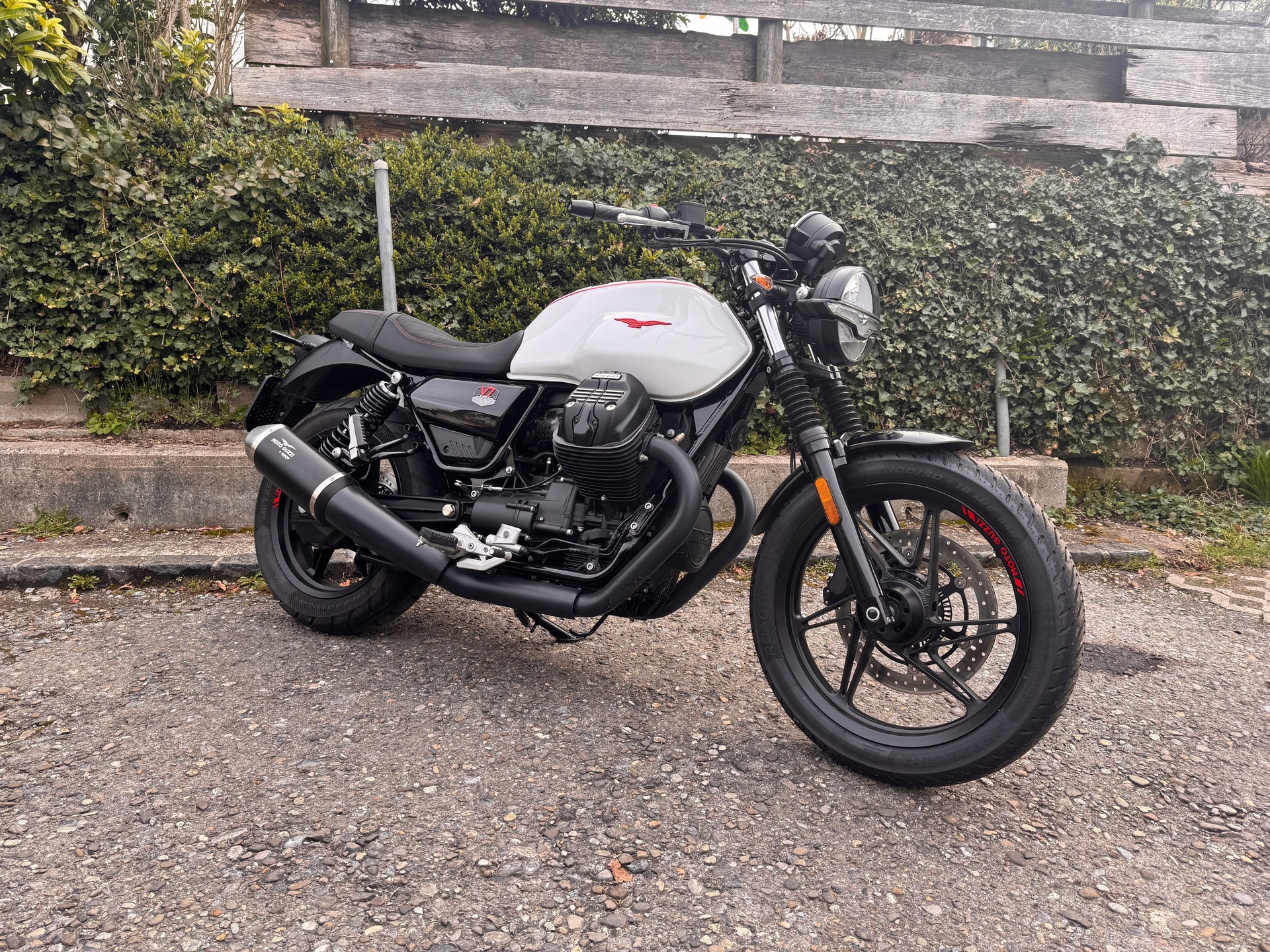 MOTO GUZZI V7 IV 850 Stone-image-2