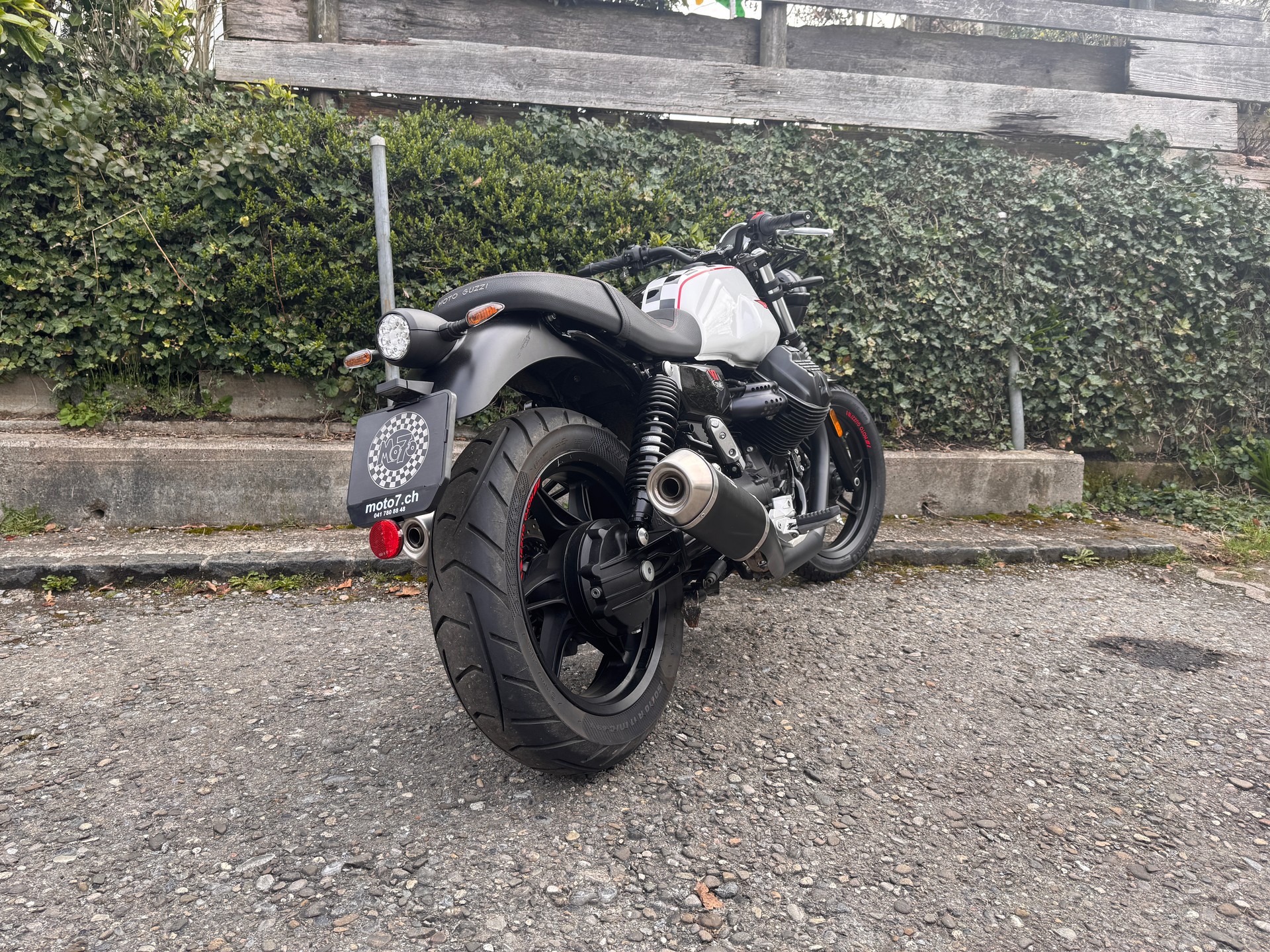 MOTO GUZZI V7 IV 850 Stone-image-4