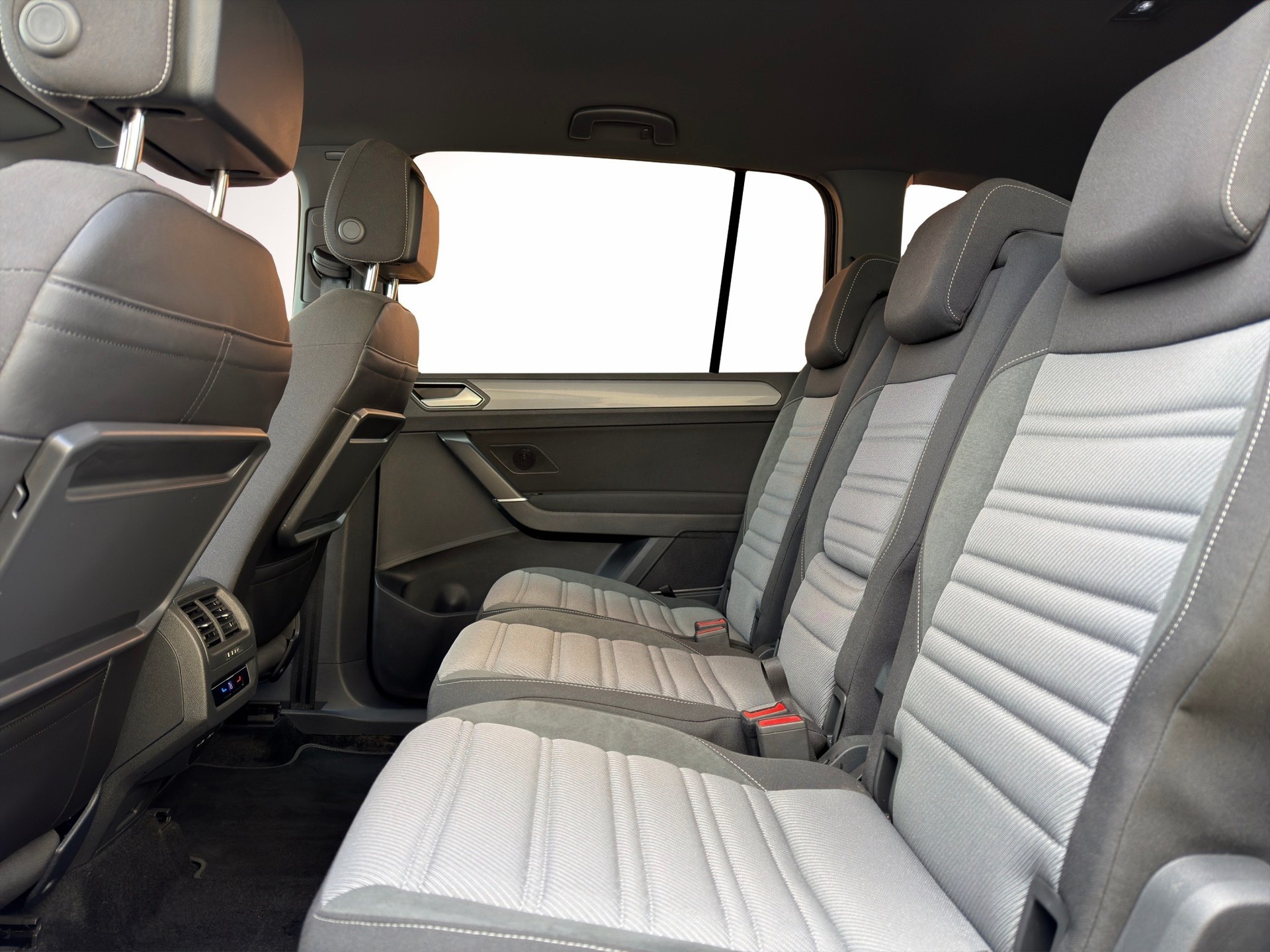VW Touran 1.5 TSI EVO Highline R-LINE DSG-image-14