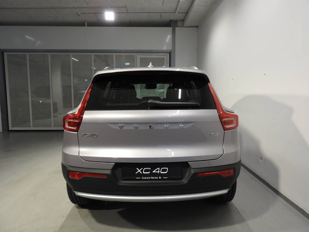 VOLVO XC40 2.0 B3 MH Core-image-4