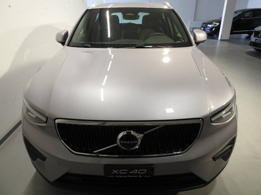 VOLVO XC40 2.0 B3 MH Core-showroom-element-1