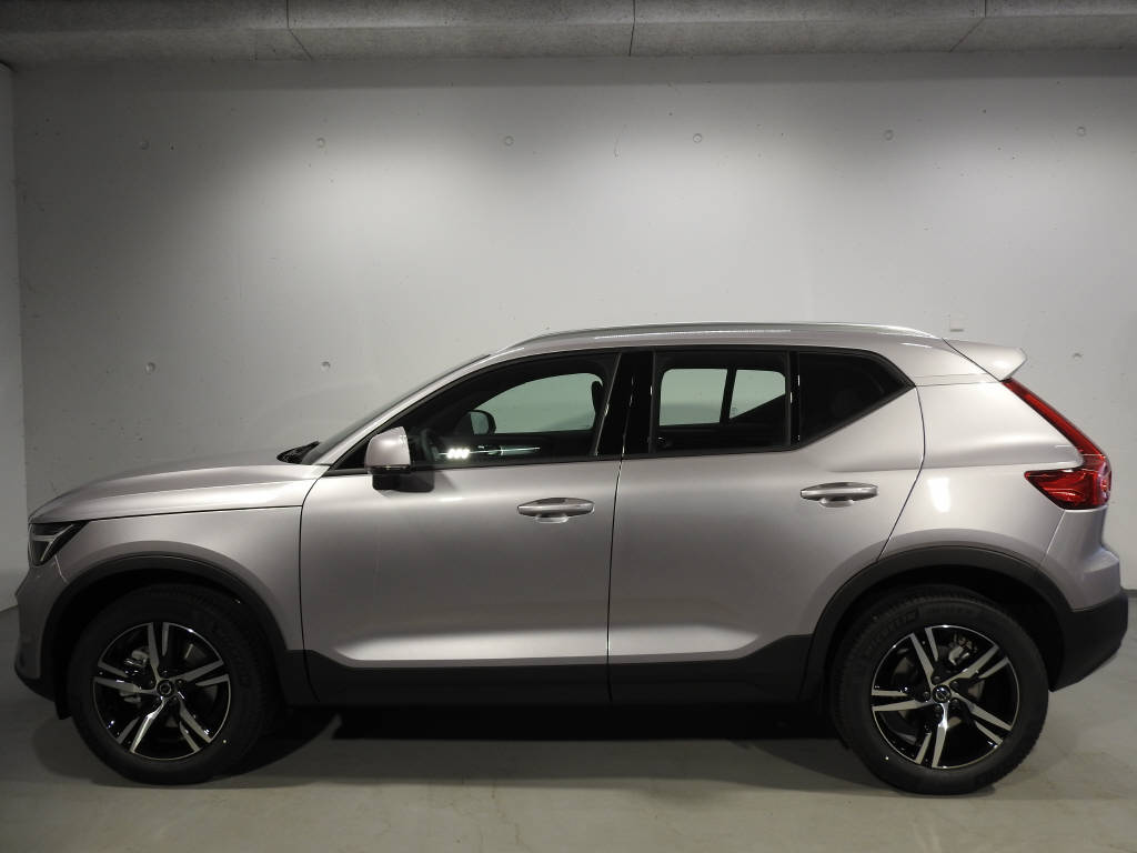 VOLVO XC40 2.0 B3 MH Core-showroom-element-2