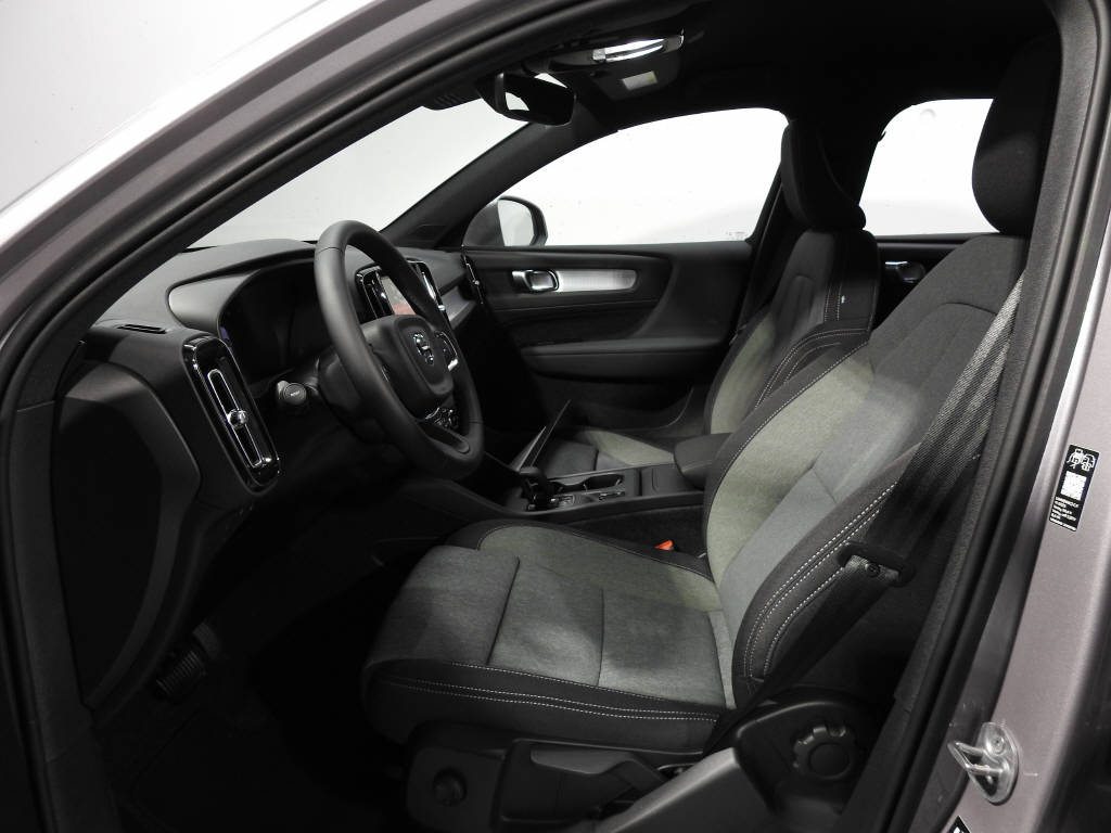 VOLVO XC40 2.0 B3 MH Core-image-9