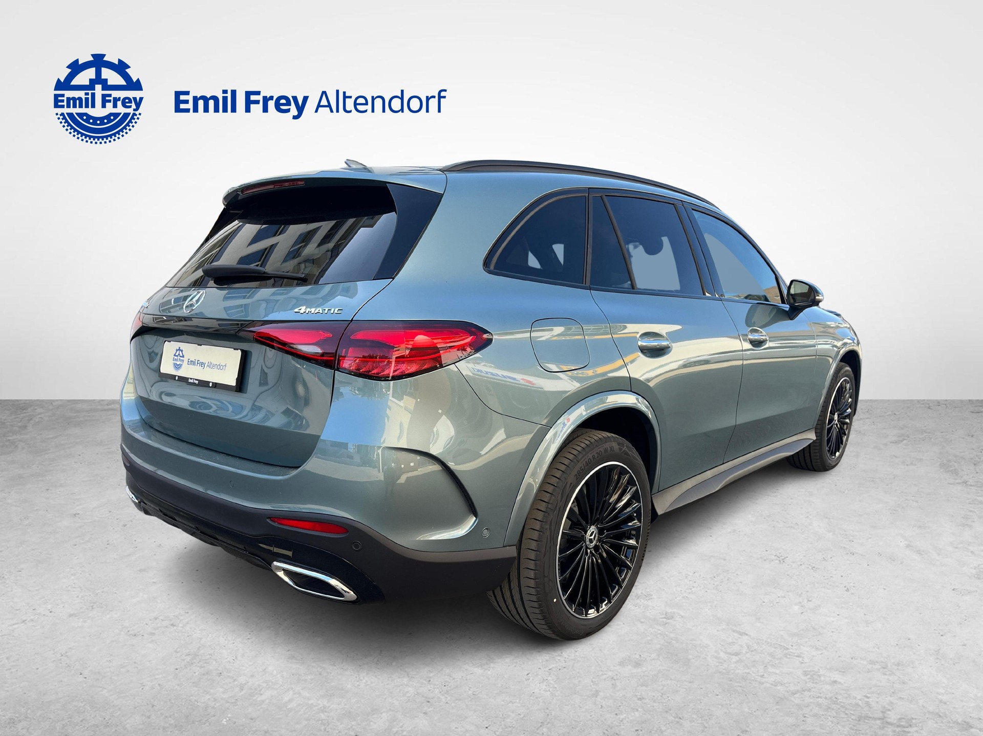 MERCEDES-BENZ GLC 300 e 4MATIC EQ Star AMG Line-image-4