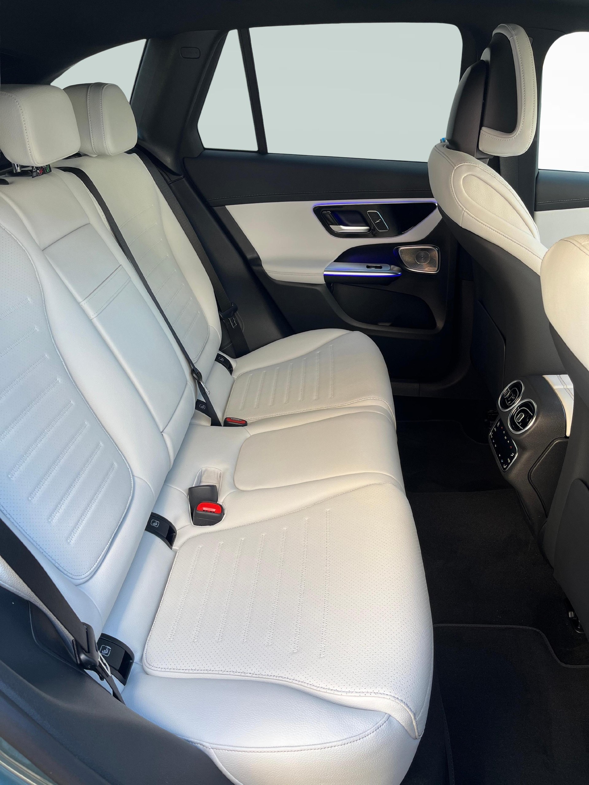 MERCEDES-BENZ GLC 300 e 4MATIC EQ Star AMG Line-image-10