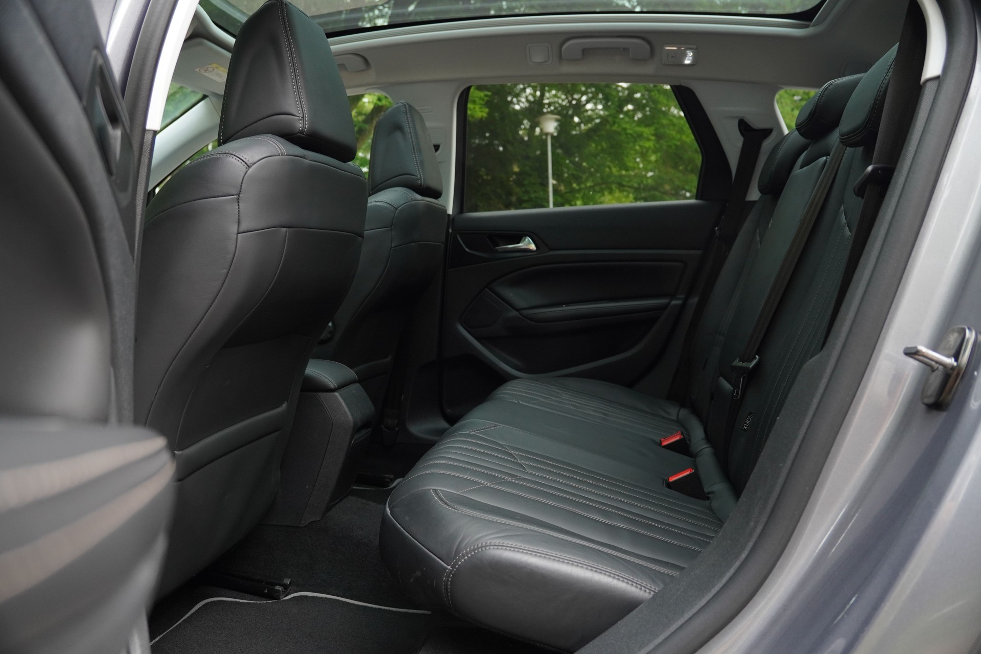 PEUGEOT 308 SW 2.0 BlueHDI Automatic-image-17