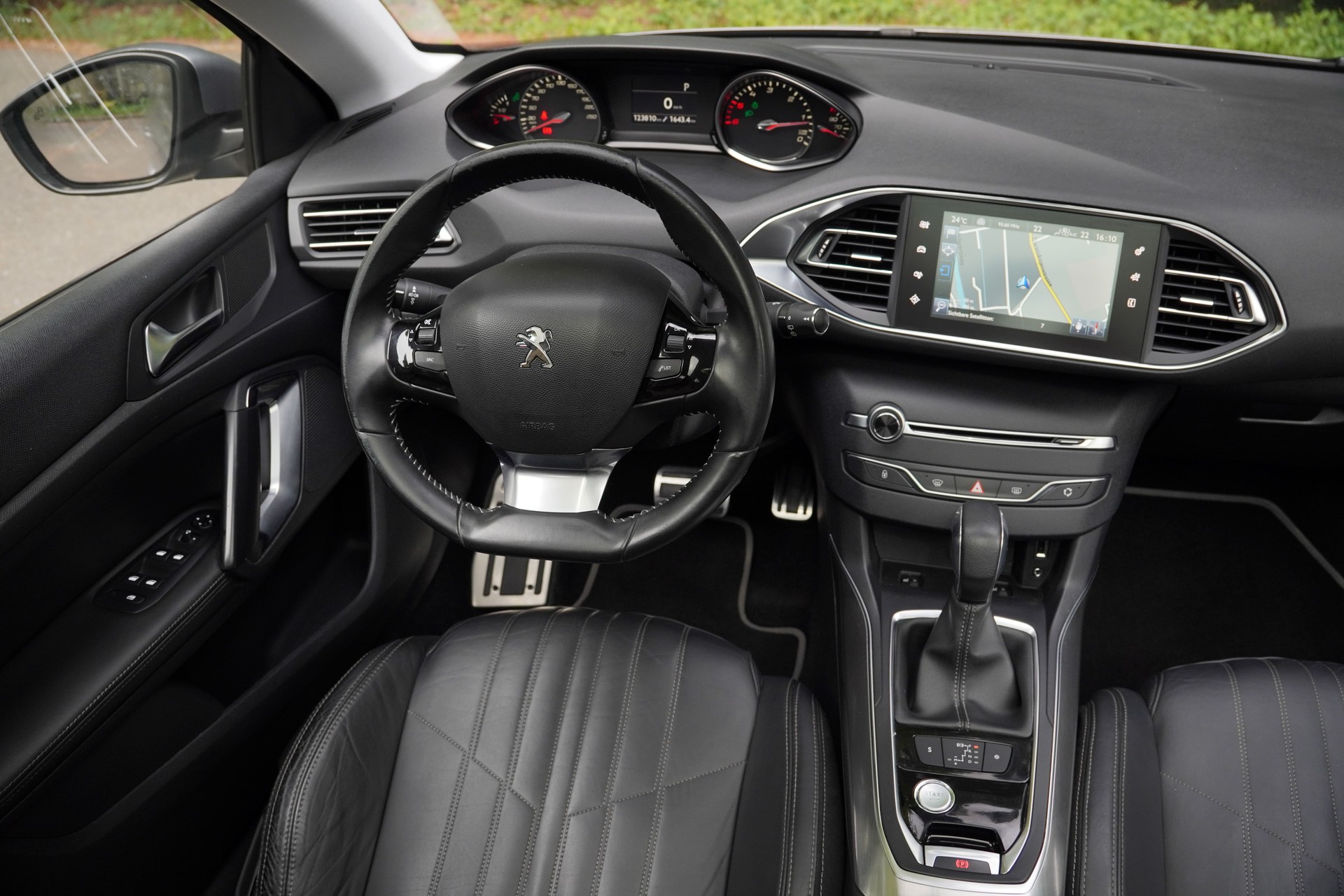 PEUGEOT 308 SW 2.0 BlueHDI Automatic-image-21