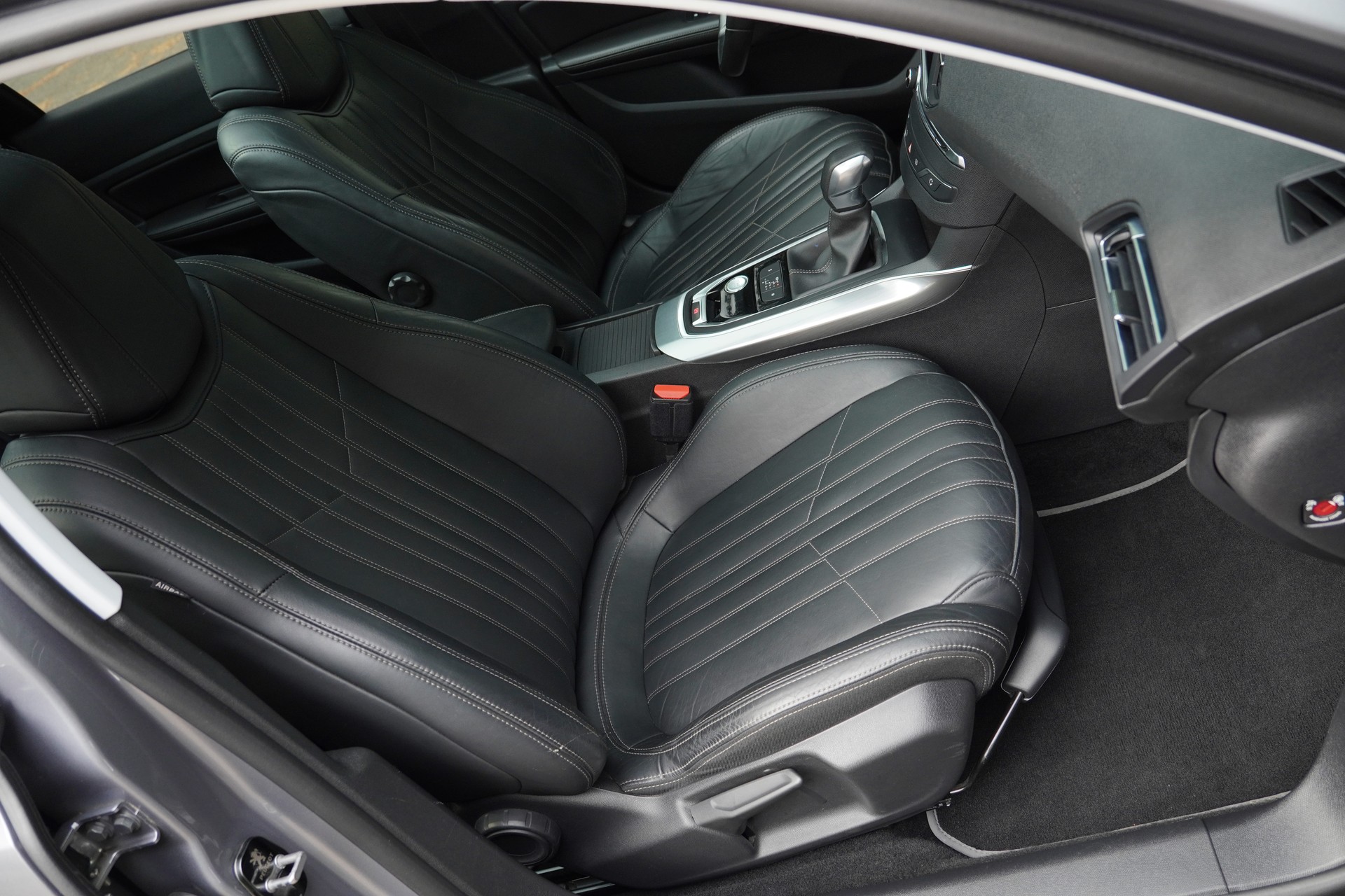 PEUGEOT 308 SW 2.0 BlueHDI Automatic-image-16