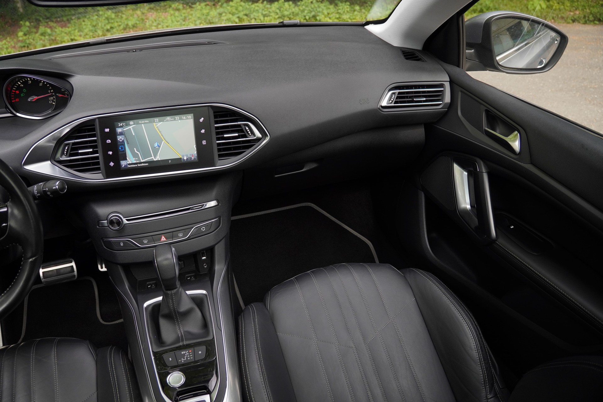PEUGEOT 308 SW 2.0 BlueHDI Automatic-image-22