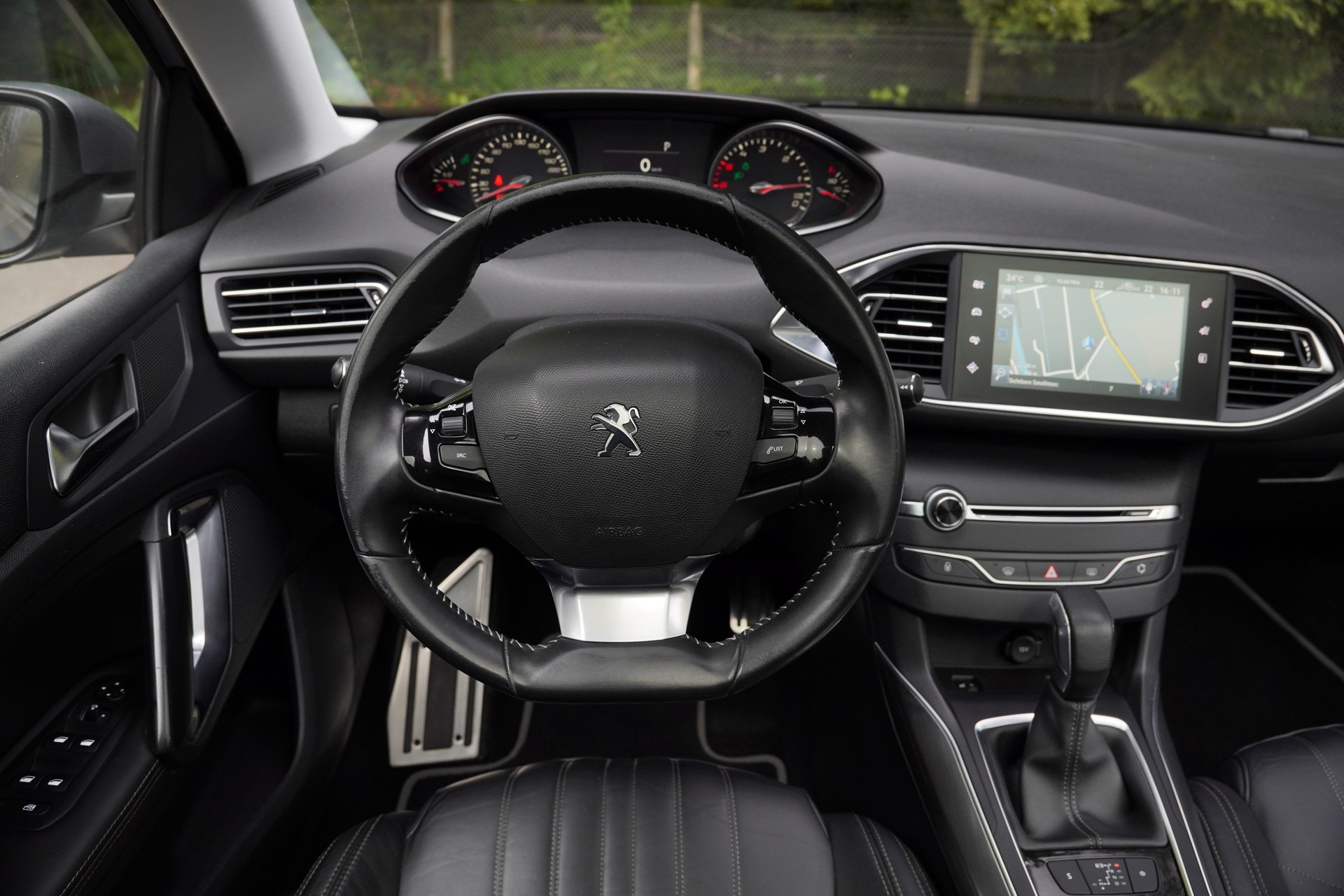 PEUGEOT 308 SW 2.0 BlueHDI Automatic-image-23