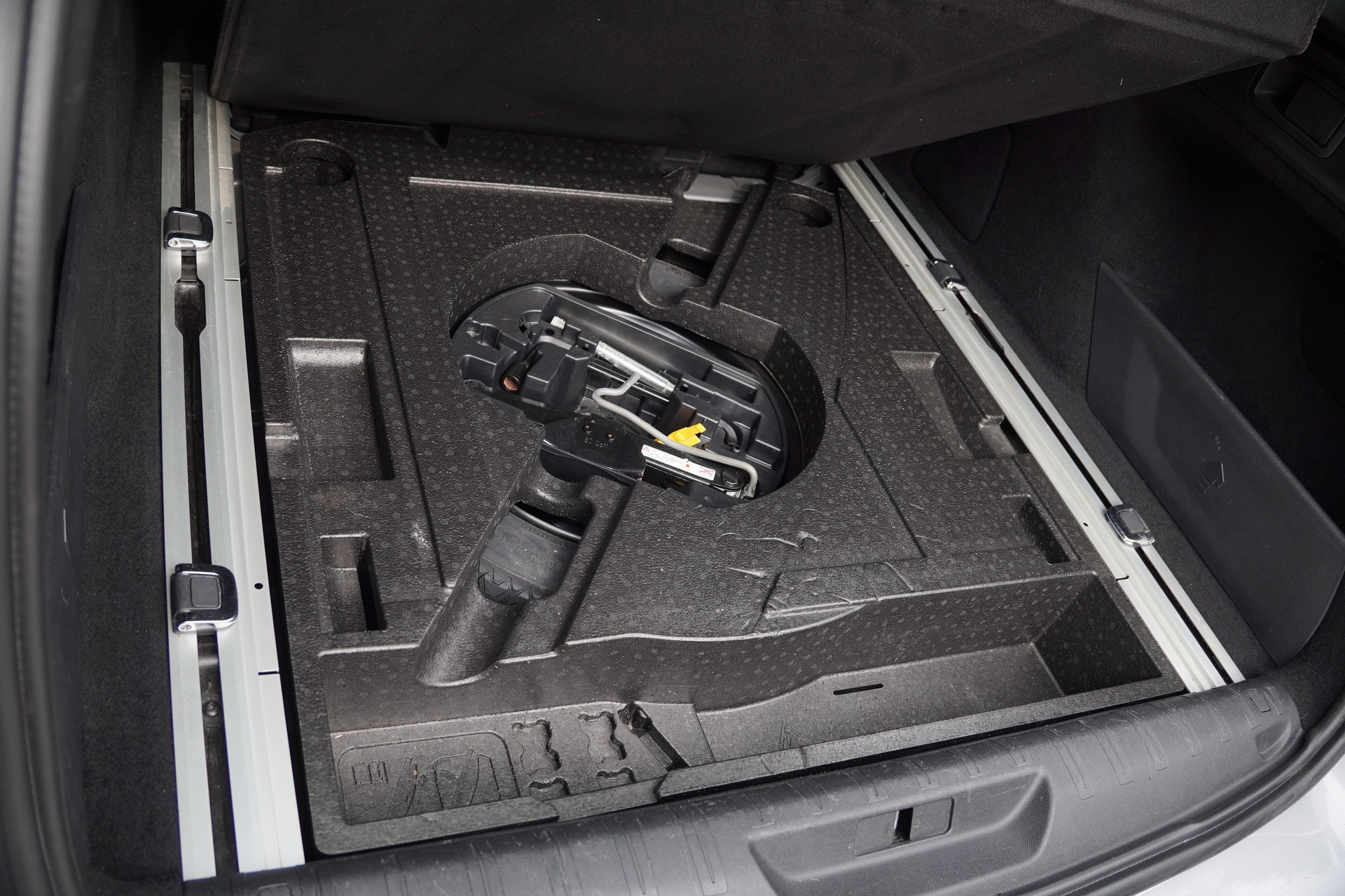 PEUGEOT 308 SW 2.0 BlueHDI Automatic-image-31