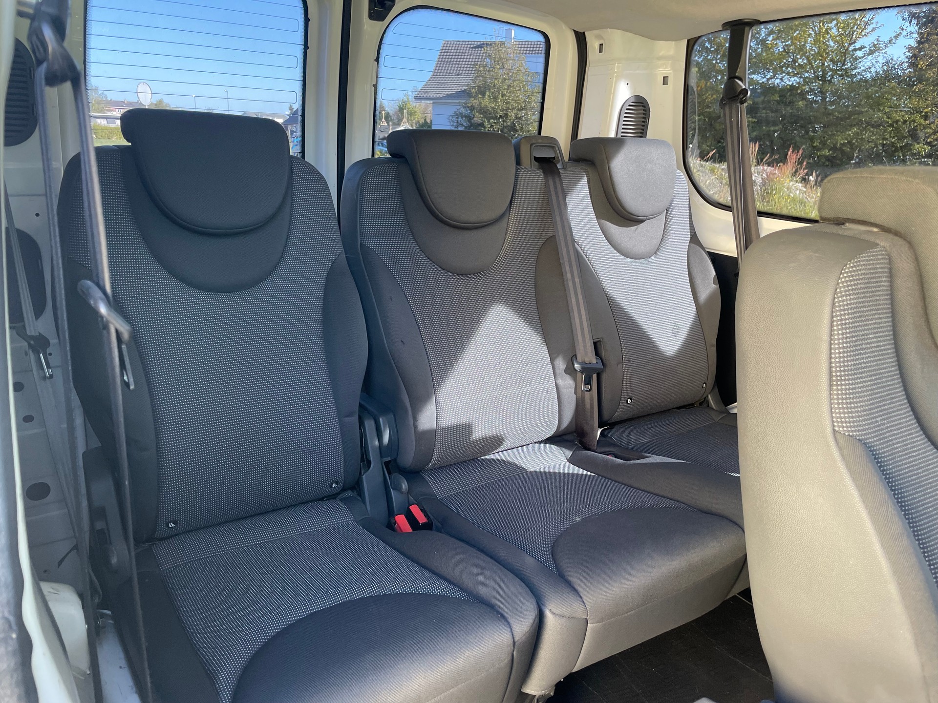 PEUGEOT Expert Tepee 2.0 HDi Confort L2-image-9