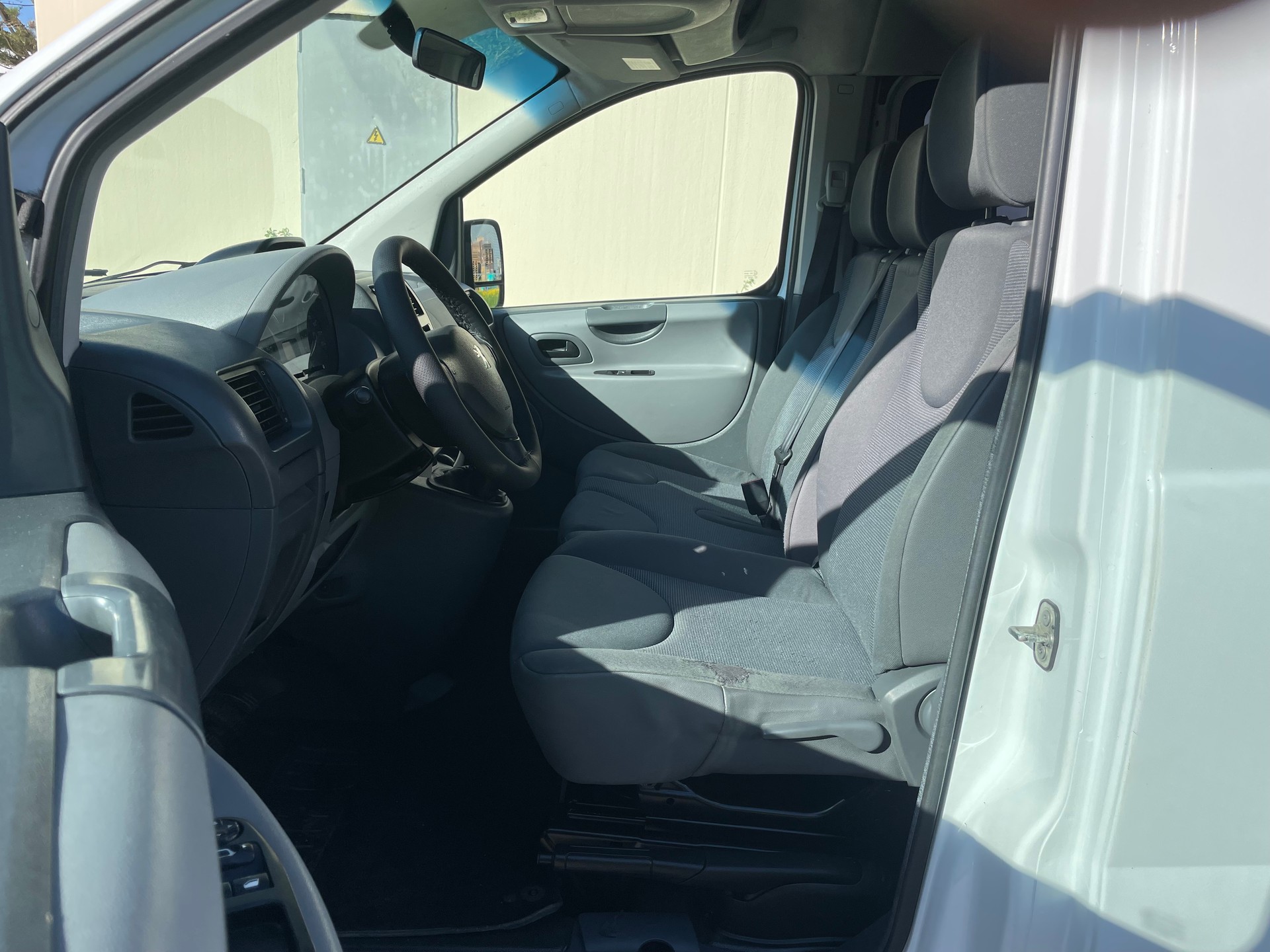PEUGEOT Expert Tepee 2.0 HDi Confort L2-image-6