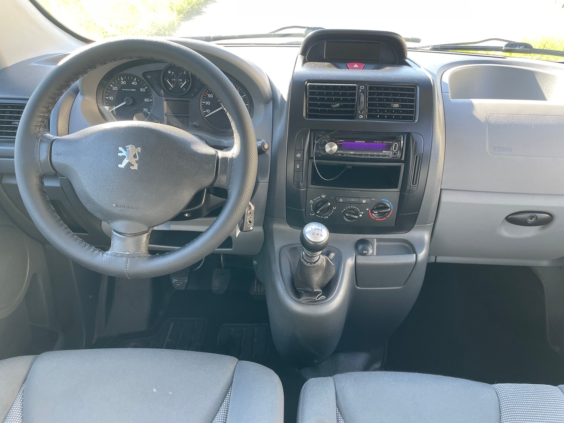 PEUGEOT Expert Tepee 2.0 HDi Confort L2-image-11