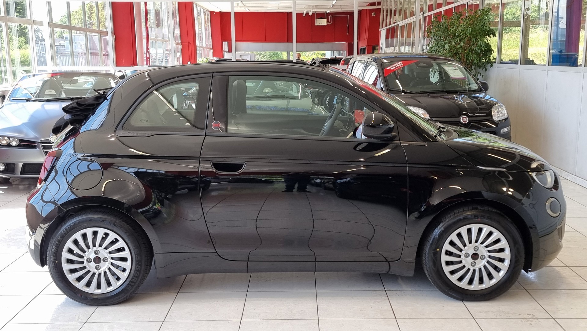 FIAT 500 Cabrio Red-image-7