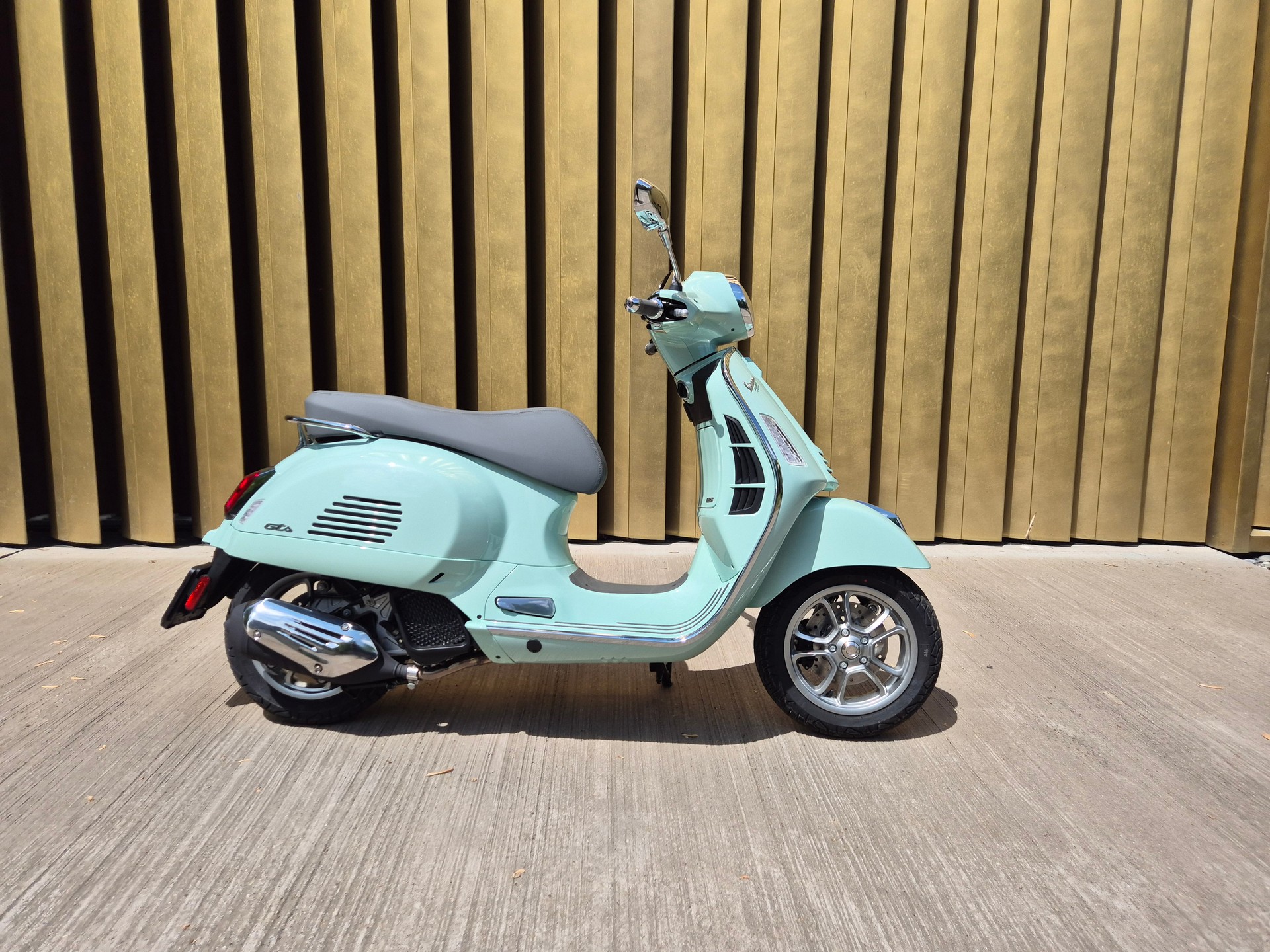 PIAGGIO Vespa GTS 125-image-2