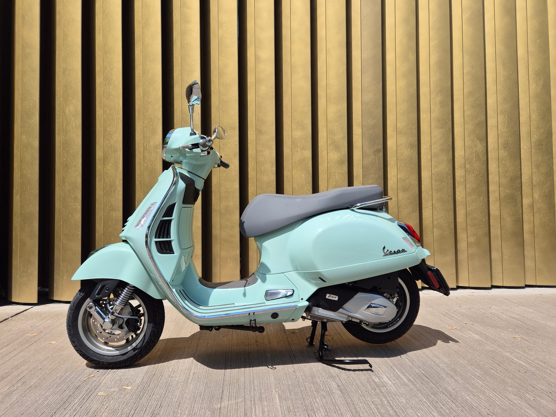 PIAGGIO Vespa GTS 125-image-1